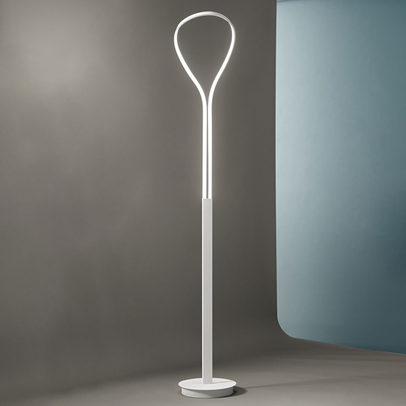 Swing LED-gulvlampe av aluminium