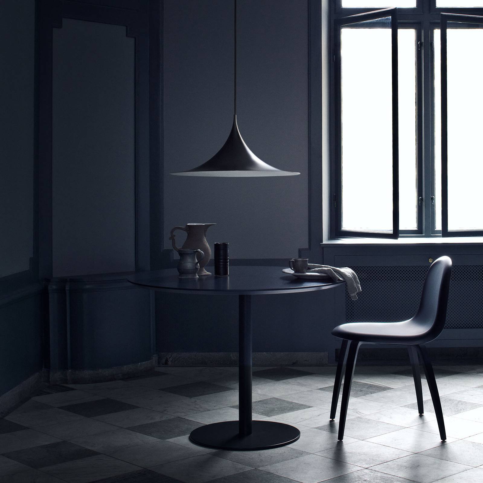 GUBI Semi hengelampe, Ø 47 cm, svart