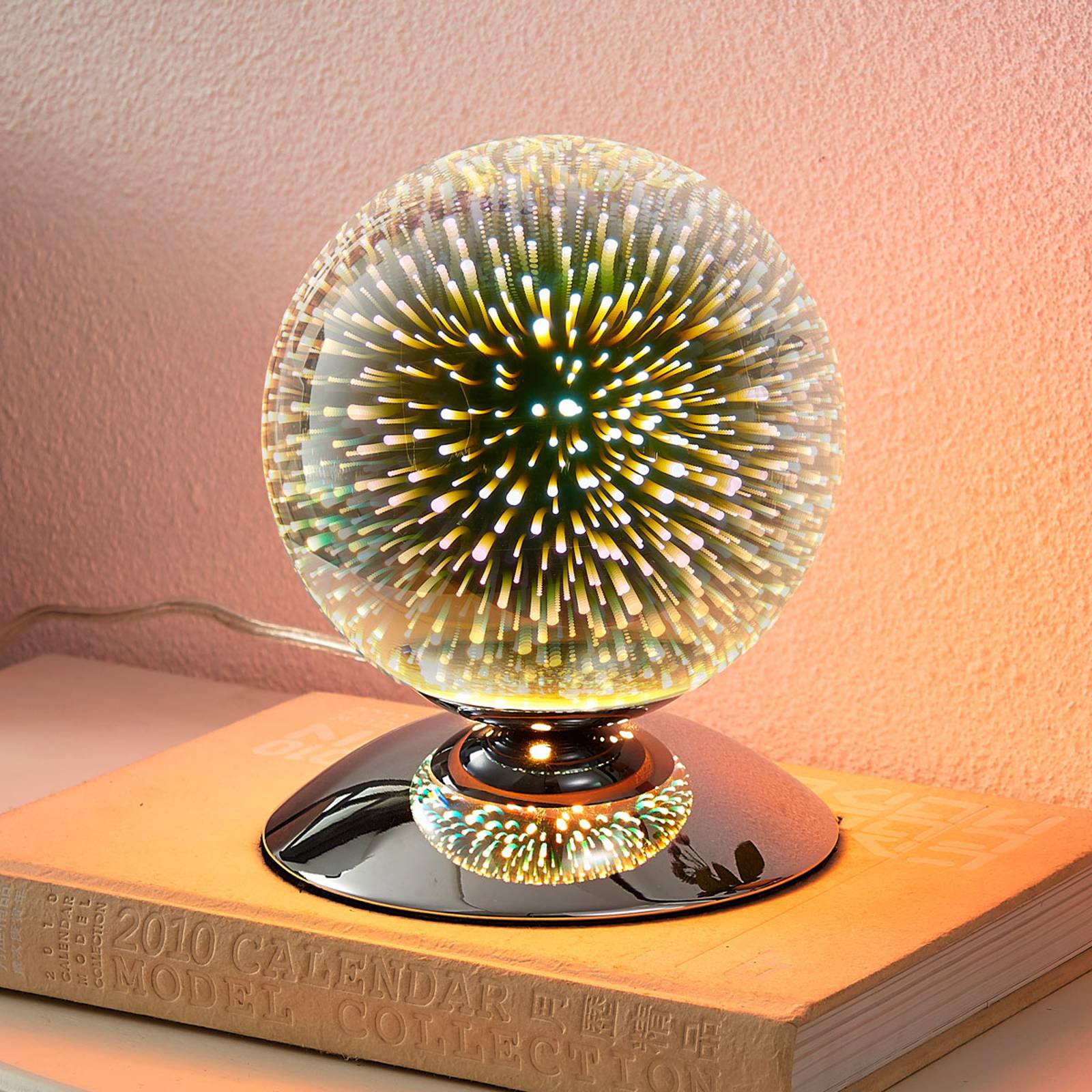 Effektfull bordlampe Isumi i kuleform