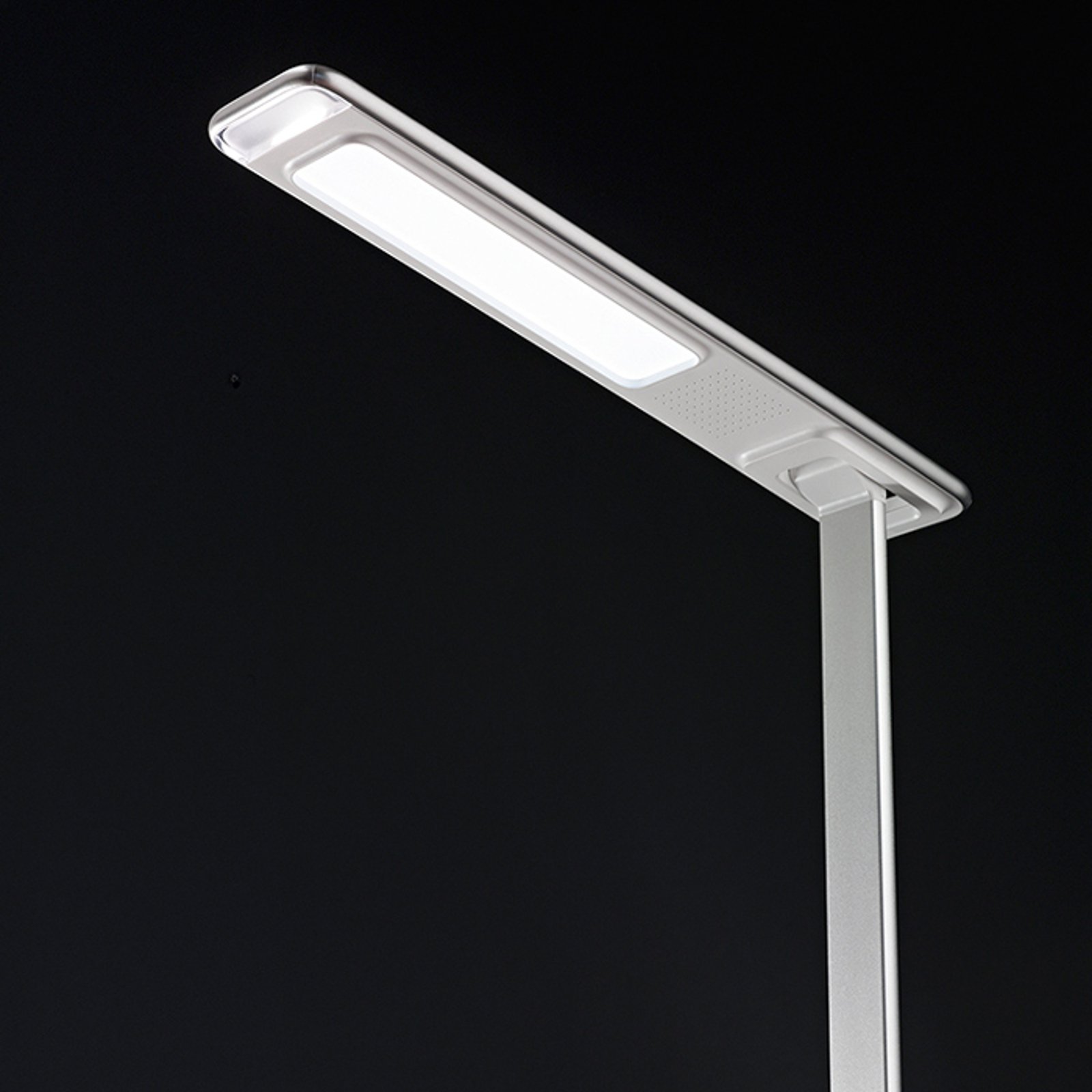 LED-skrivebordslampe Ivo med induktiv ladeplate