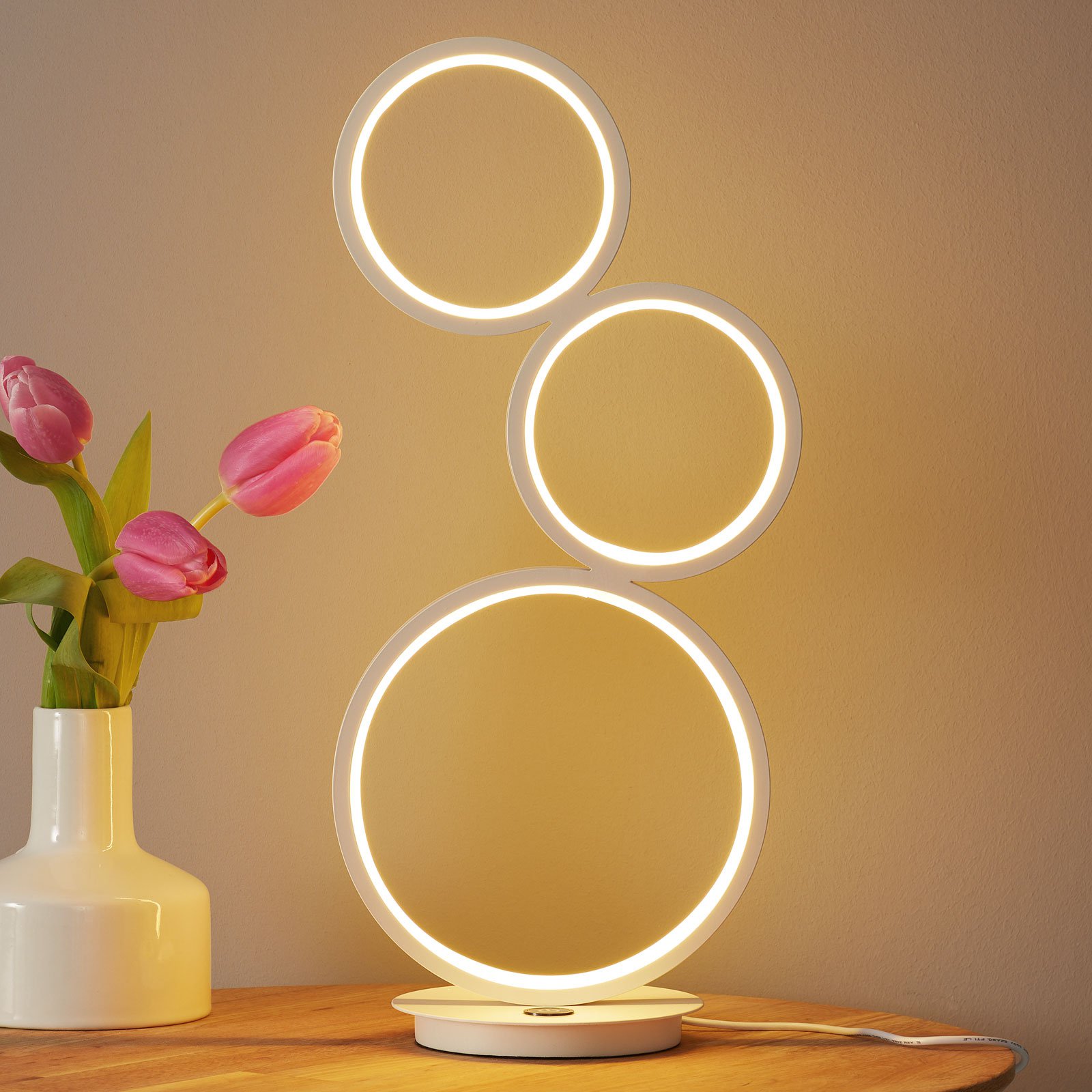 LED-bordlampe Vika med 3-trinns berøringsdimmer