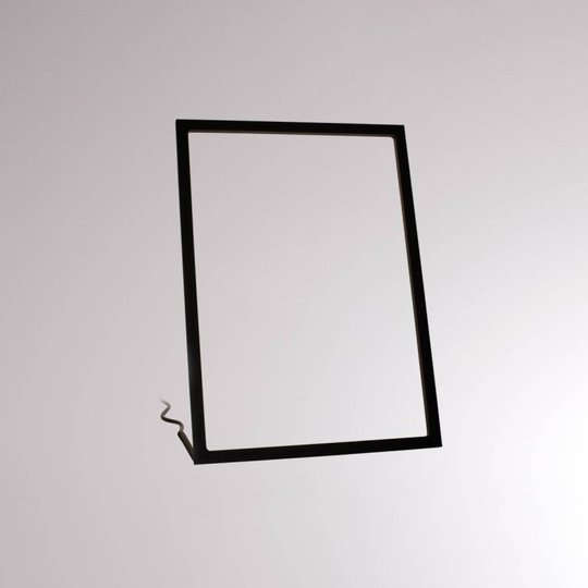 LOUM Gone LED-bordlampe svart høyde 35 cm