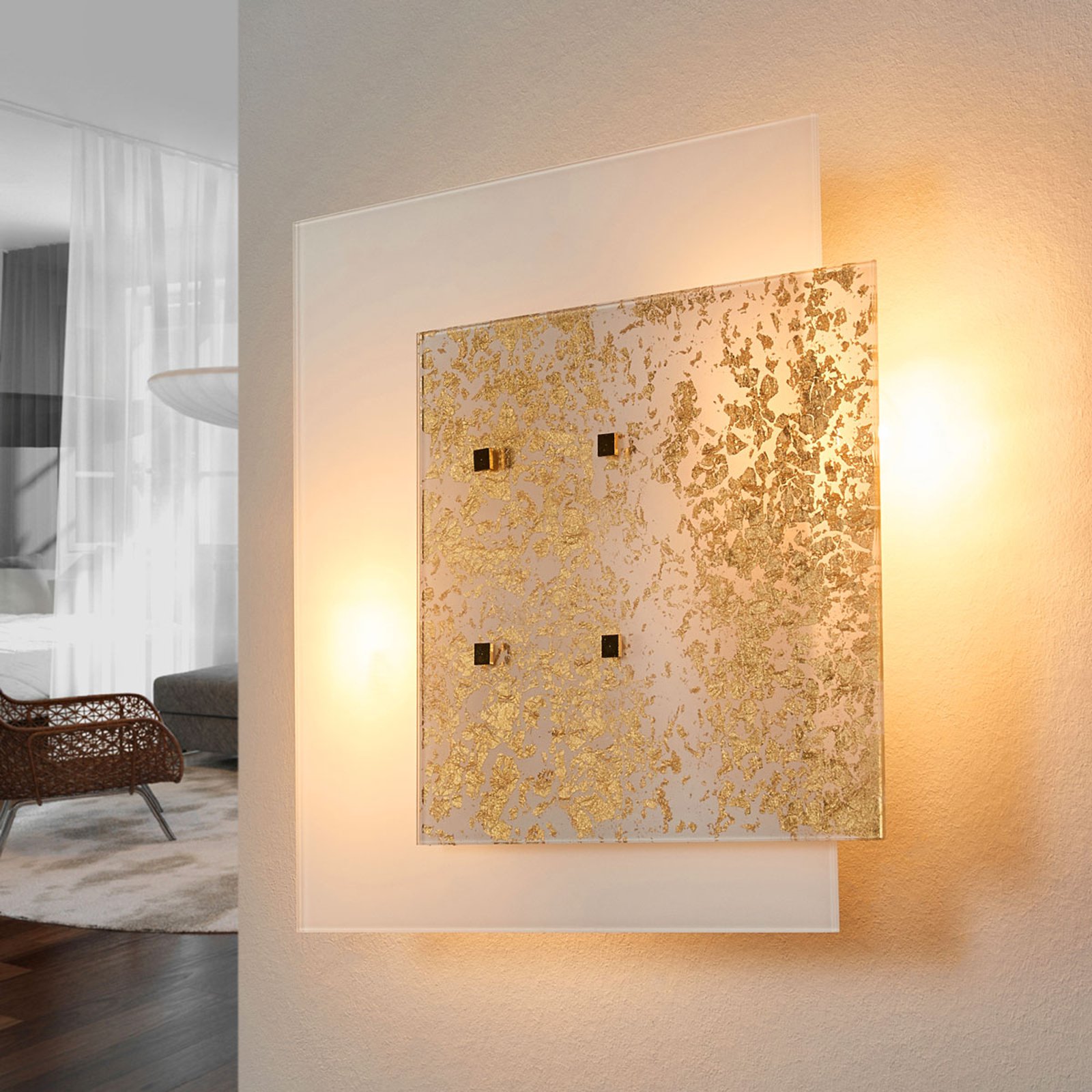 Royal bladgullsforgyllet bordlampe