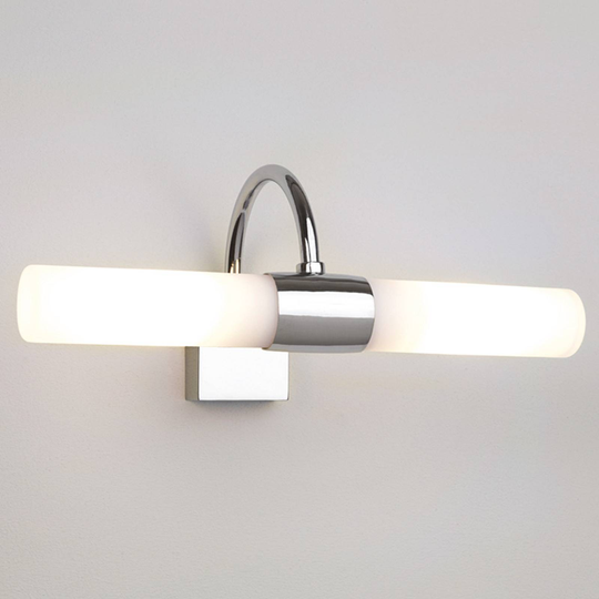 Hvit DAYTON vegglampe til speilet