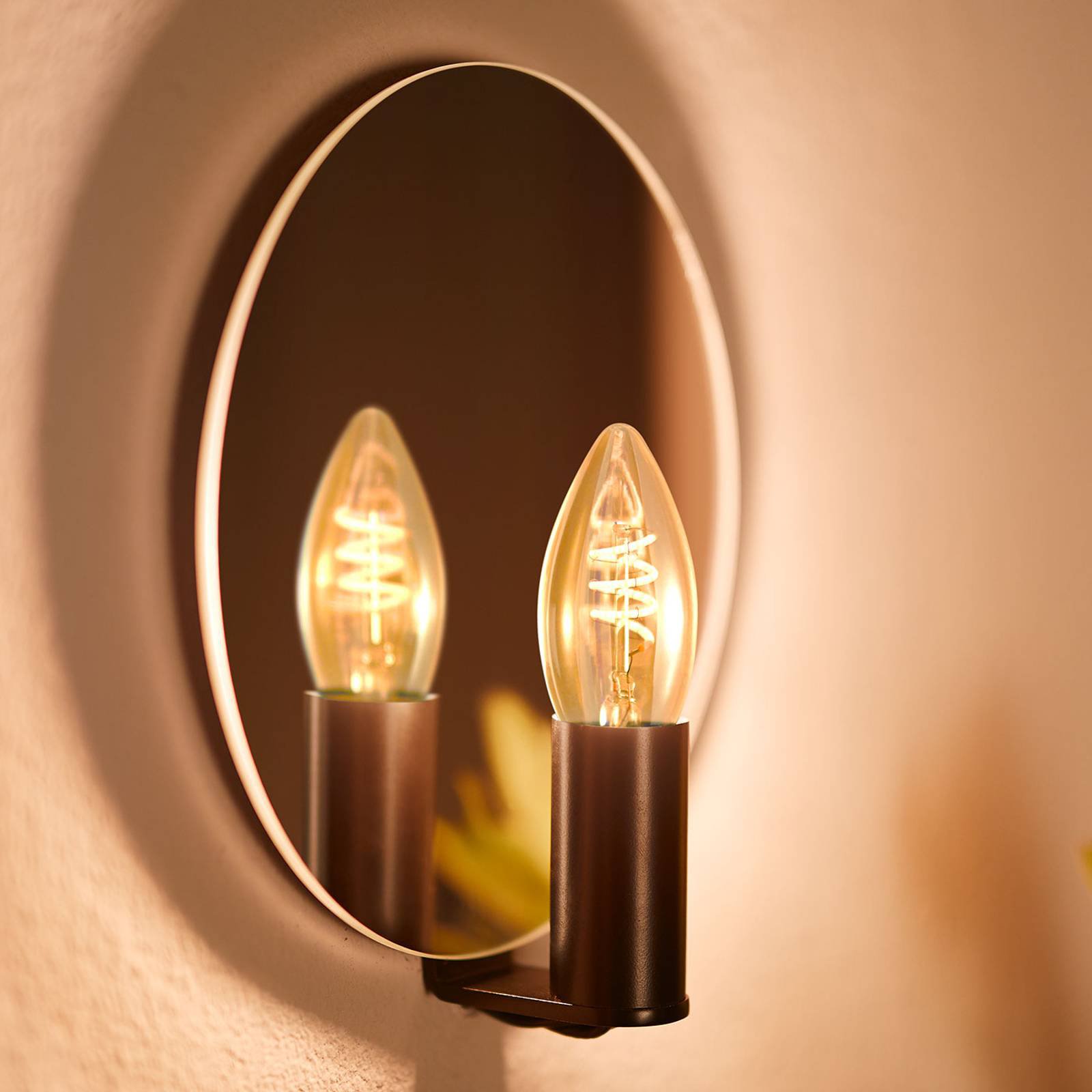 Philips Classic B35 LED-mignonpære gull E14 3,5 W
