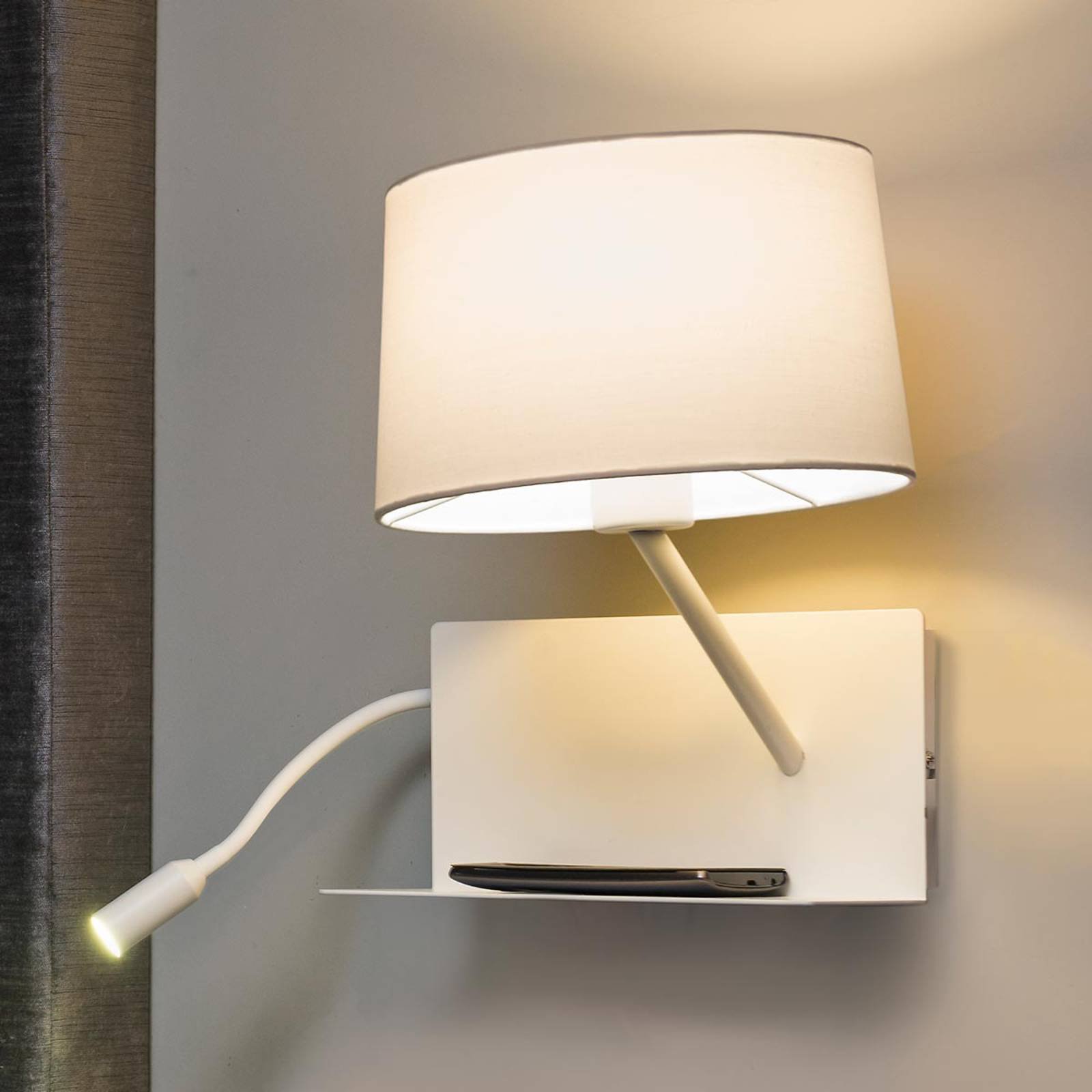 Praktisk vegglampe Handy med LED-lesearm