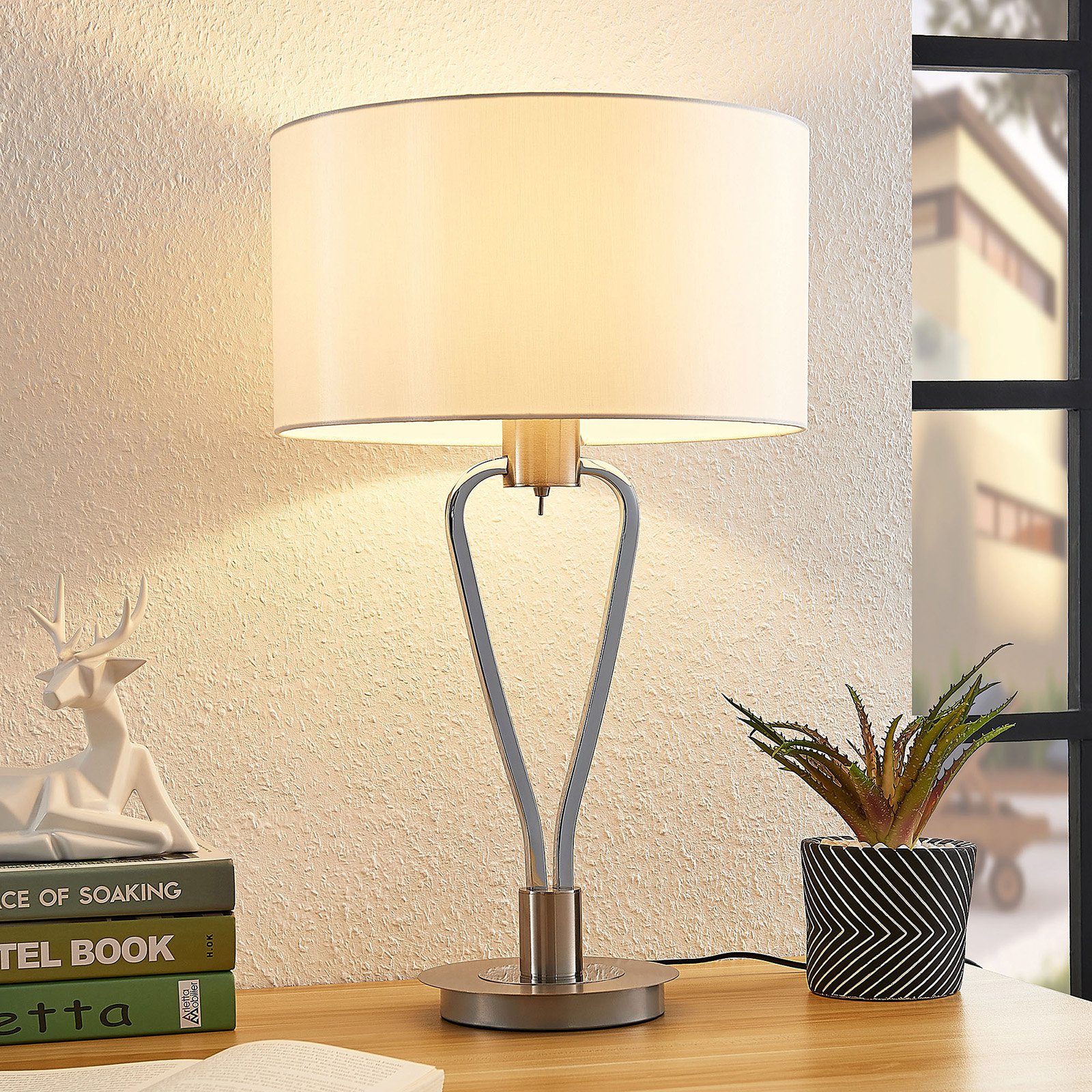 Lucande Gyda bordlampe av stoff, satinert nikkel