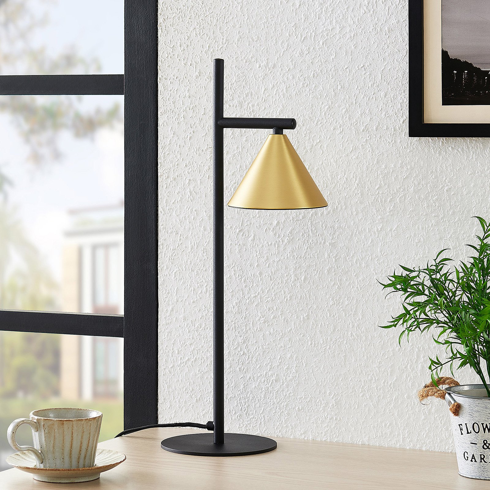 Lucande Kartio bordlampe messing