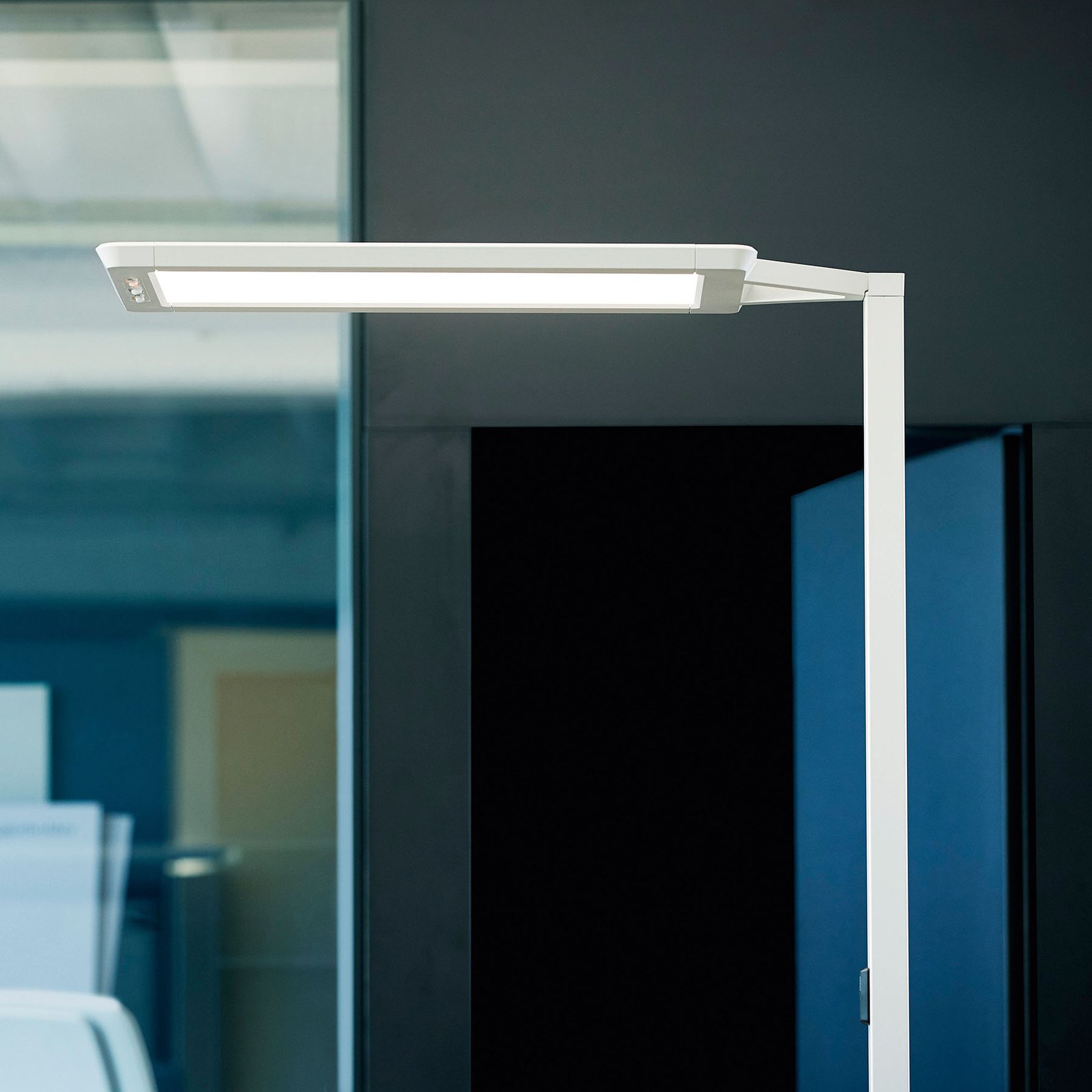 LED-gulvlampe Yara.single 4 000 K, BT, LTX, sølv
