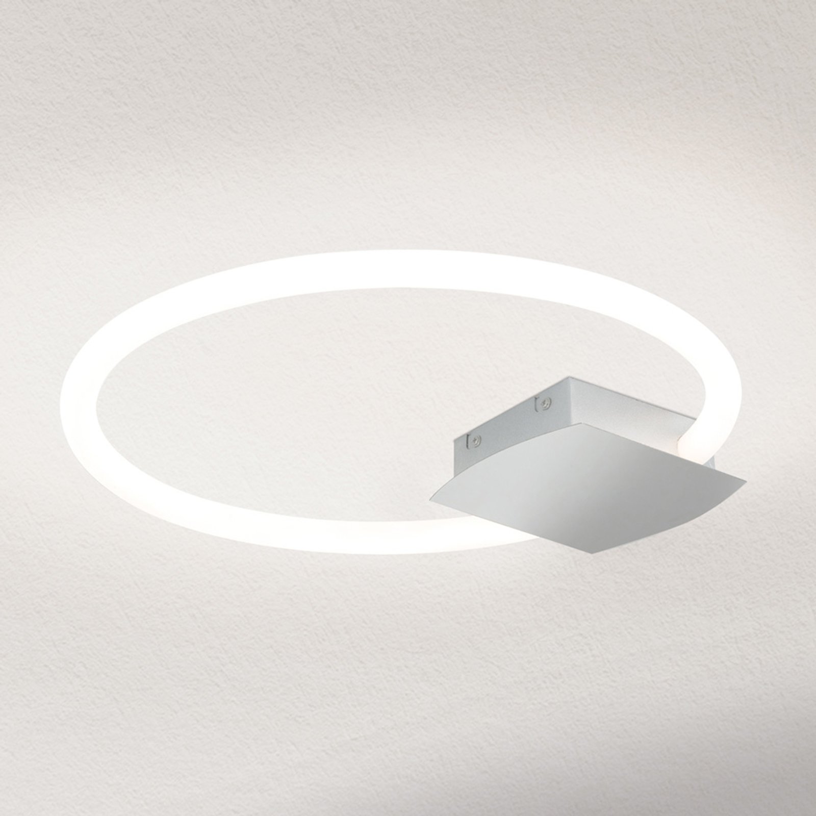 LED-taklampe Karlsson i ringform, 42 cm