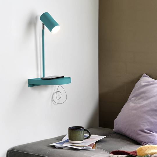 Vegglampe Cody med hylle og USB-port, grønn