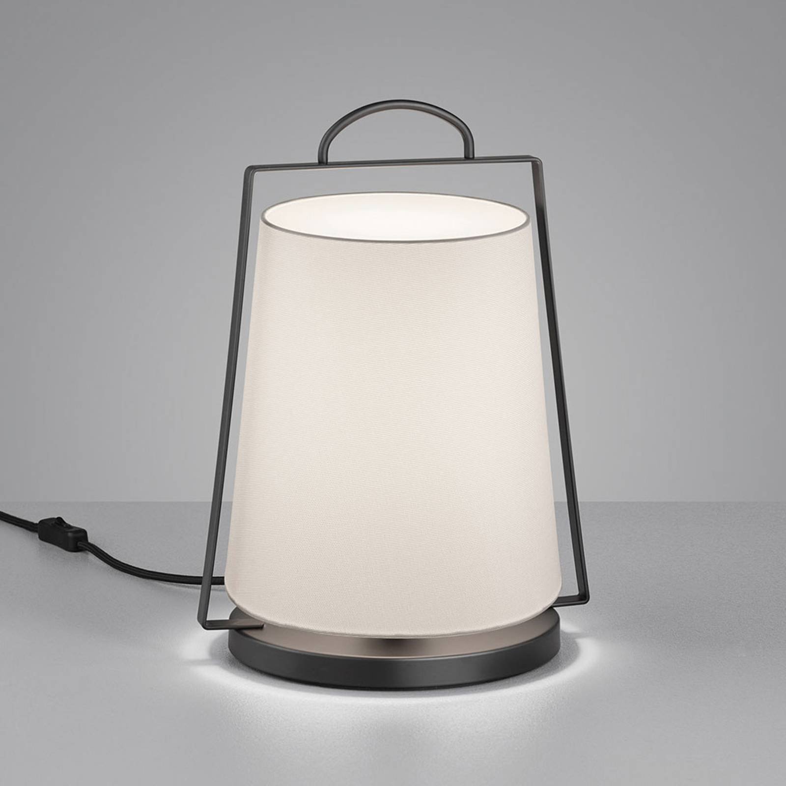 Helestra Uka bordlampe med tekstilskjerm, hvit