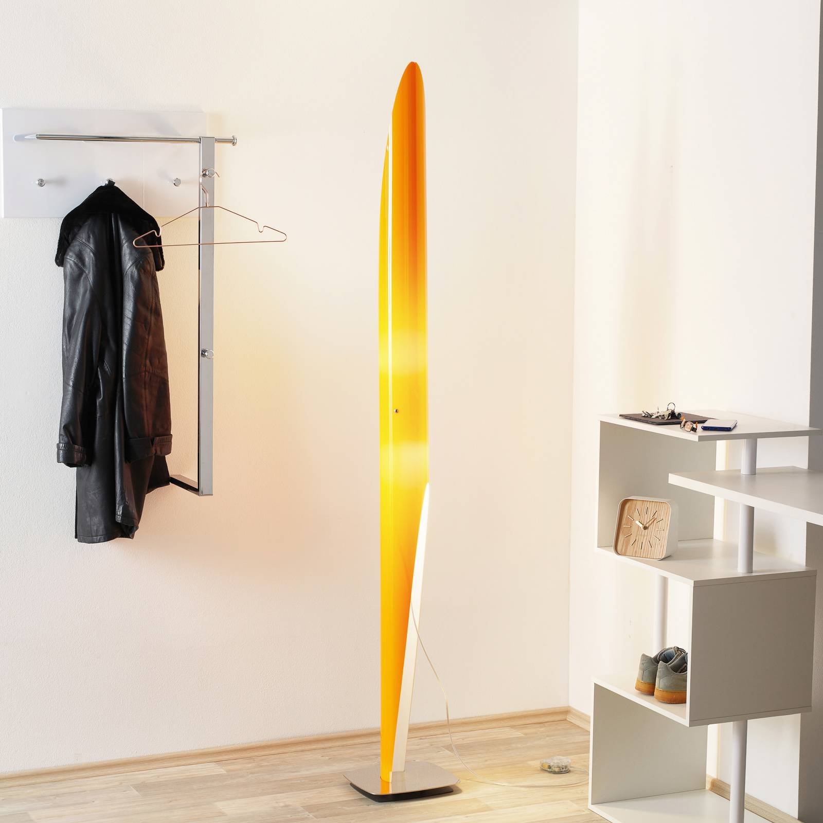 Kunstferdig gulvlampe Shakti oransje