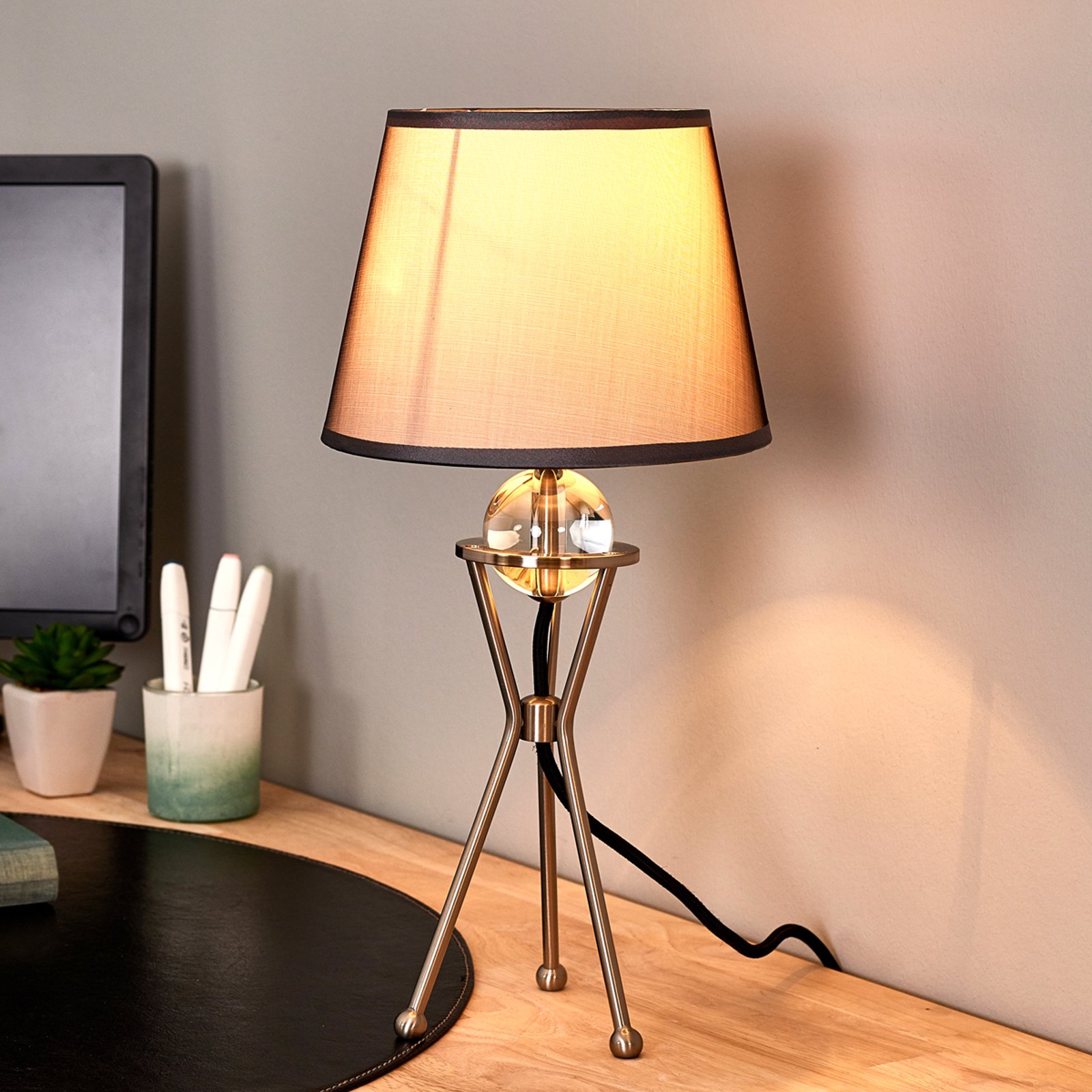 Svingbar Zsa bordlampe i grått
