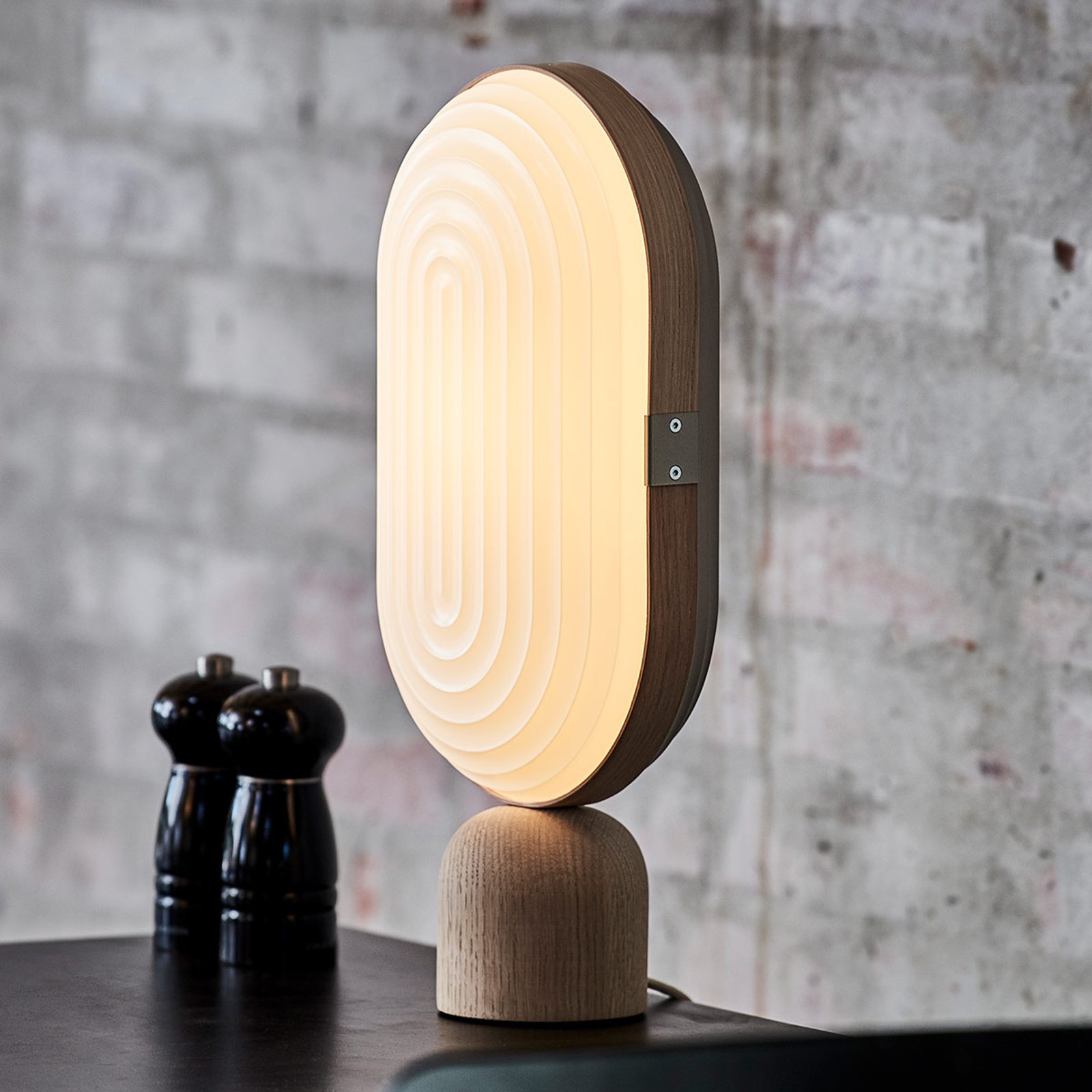 LE KLINT Arc bordlampe hvit, lys eik