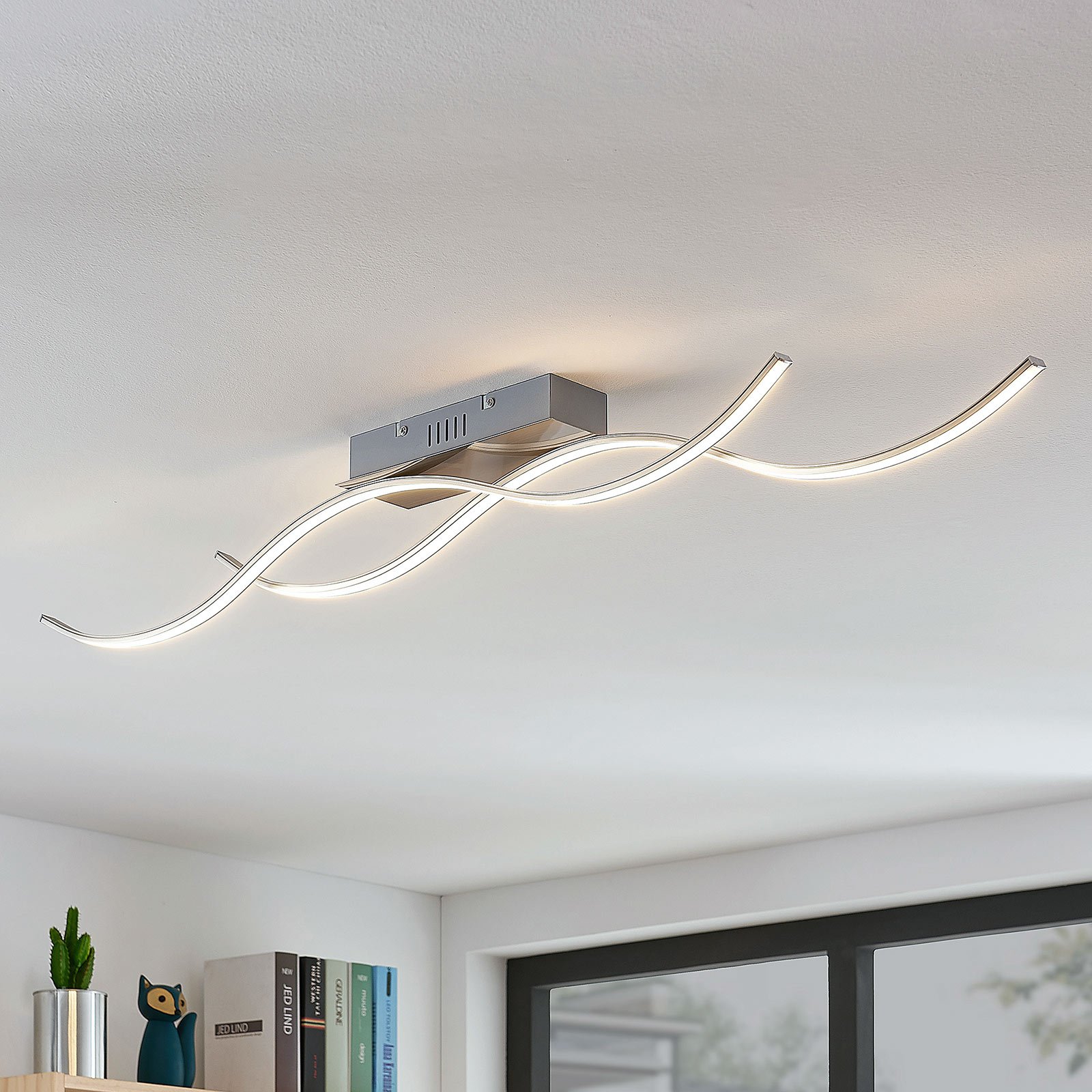 LED-taklampe Safia i bølgeform, to lyskilder