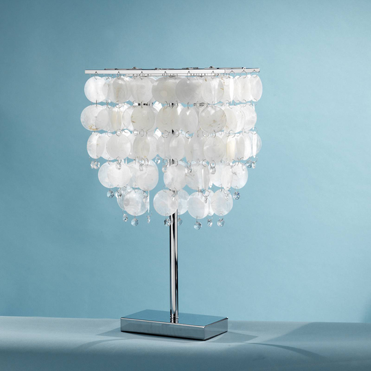 Bordlampe Makani, krom, med muslingdekorasjon