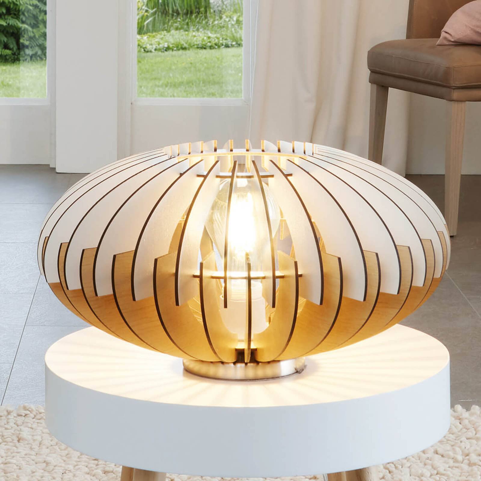 Dekorativ bordlampe Sotos av tre