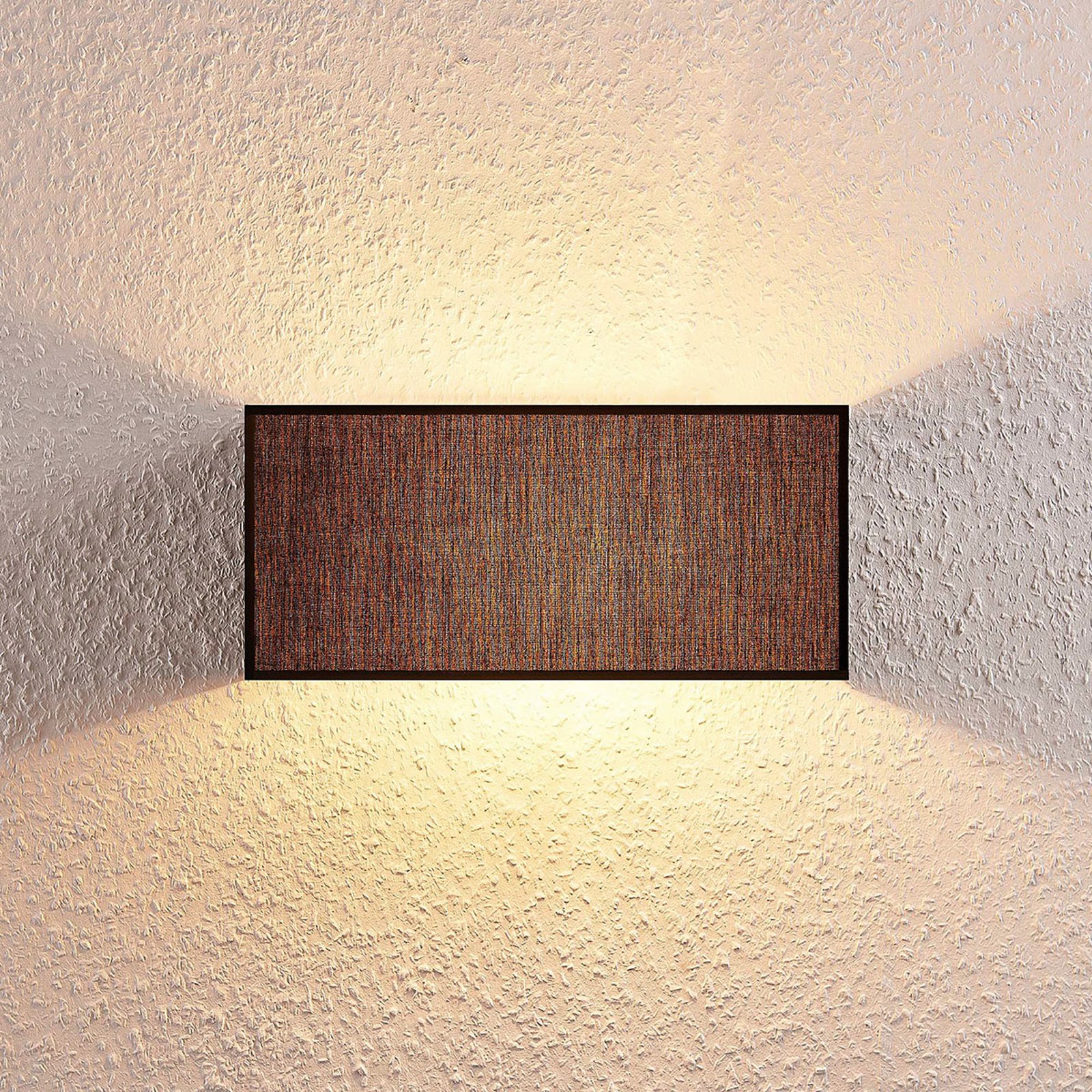 Adea stoff-vegglampe, 30 cm, kantet, svart