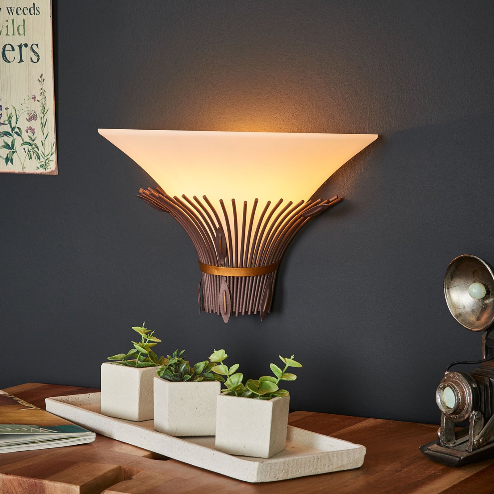 Vegglampe Canna med afrikansk preg