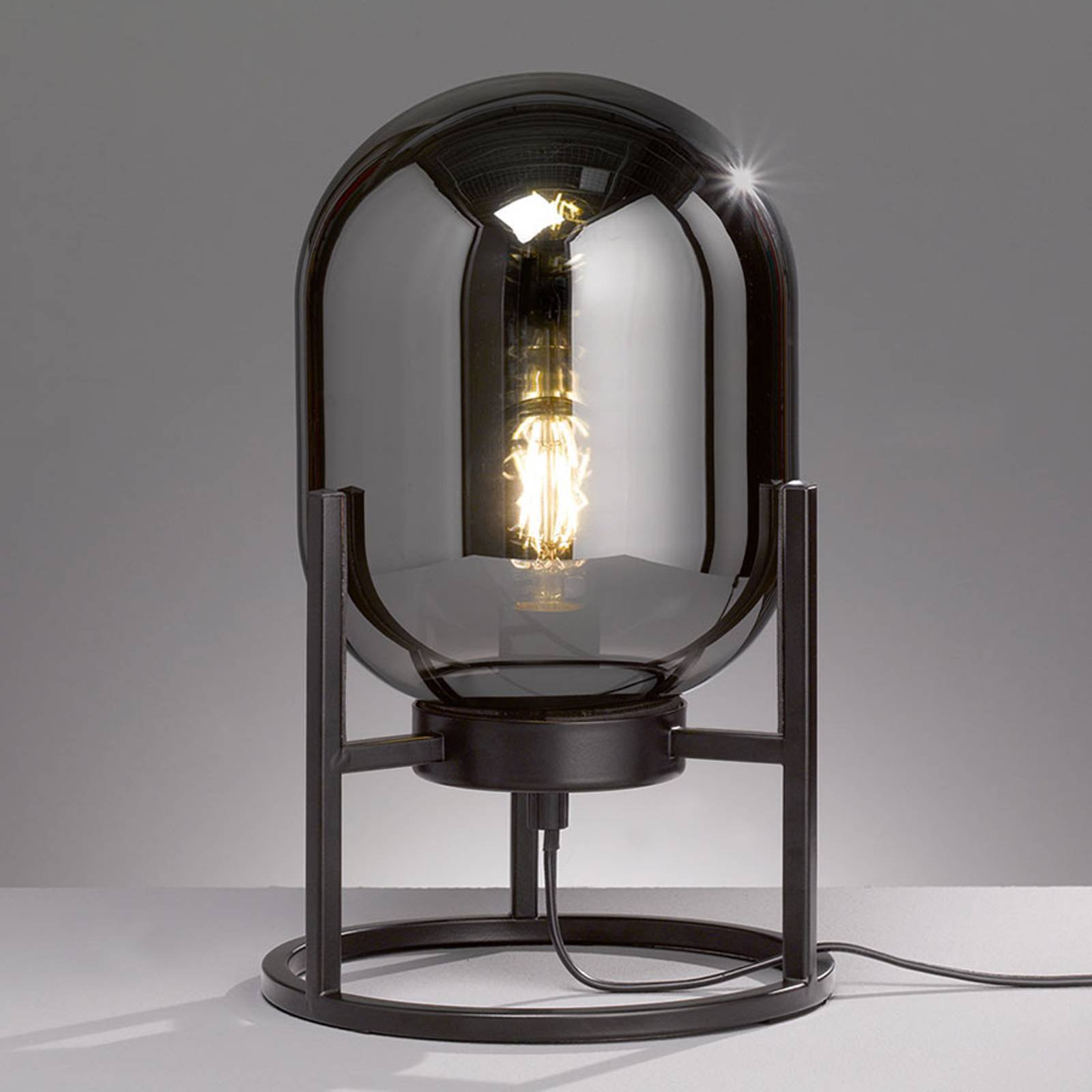 Bordlampe med tre bein Regi
