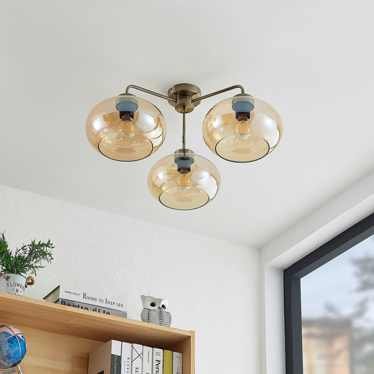 Lindby Navidia taklampe, skjerm av ravglass