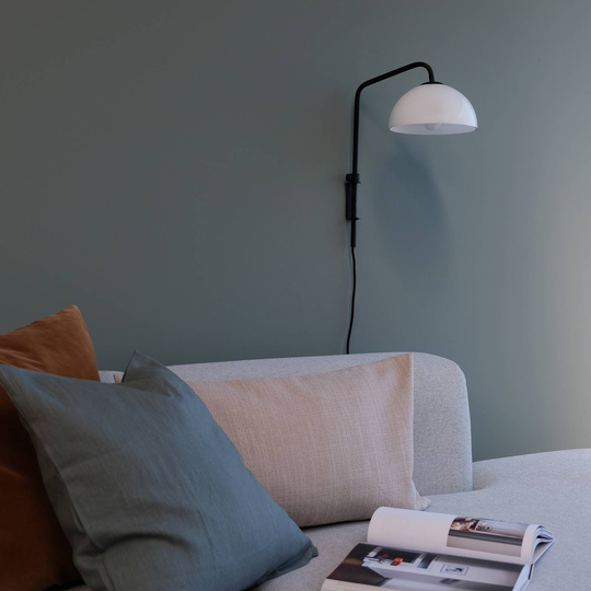 Dyberg Larsen Jazz vegglampe, opal/svart