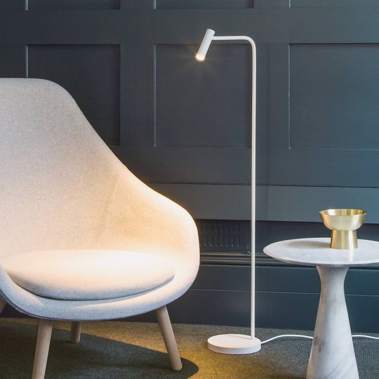 Astro Enna LED-gulvlampe, matt hvit