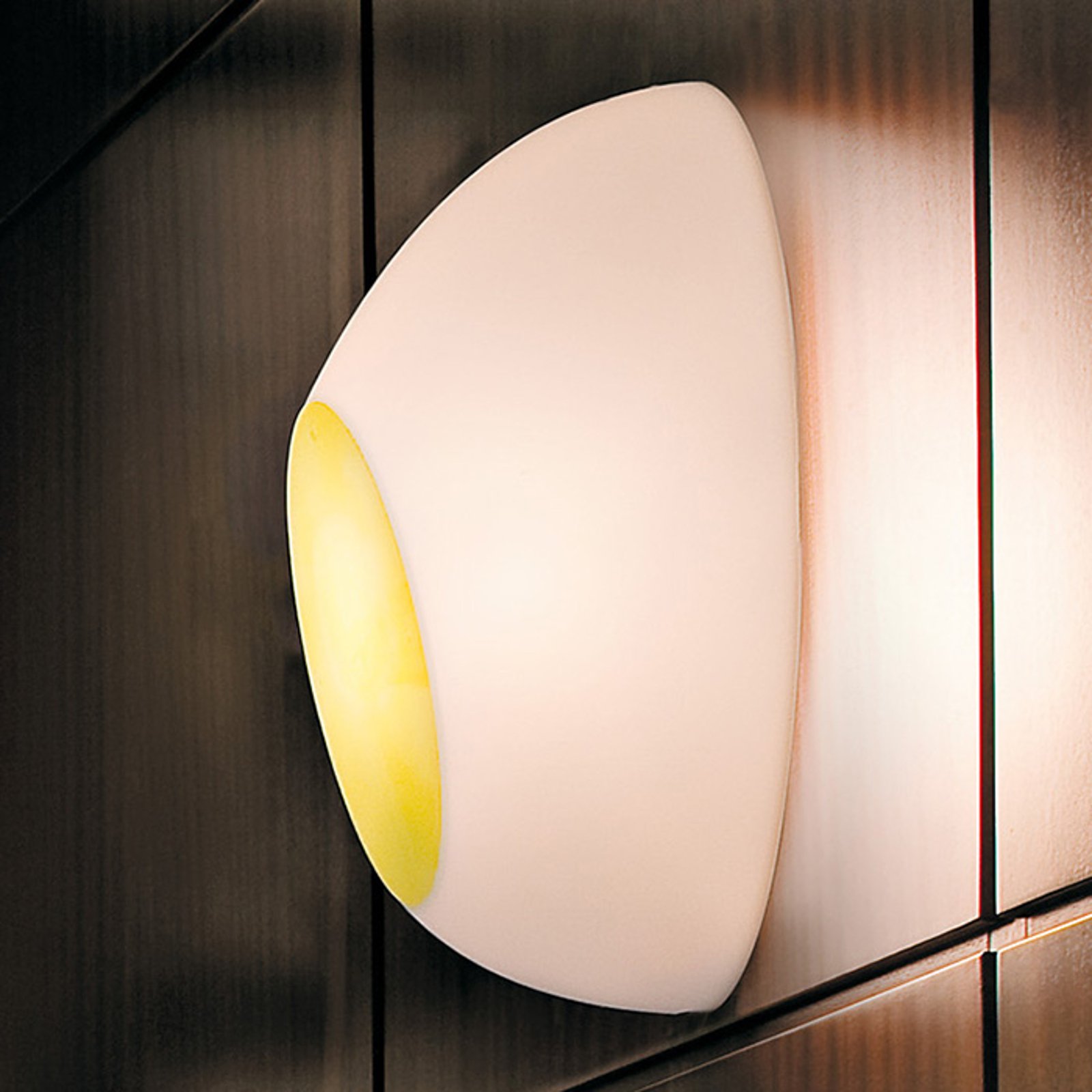 Luceplan Google vegglampe med iriserende effekt