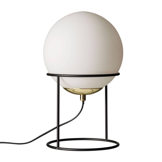 Dyberg Larsen Moon bordlampe med glasskule opal