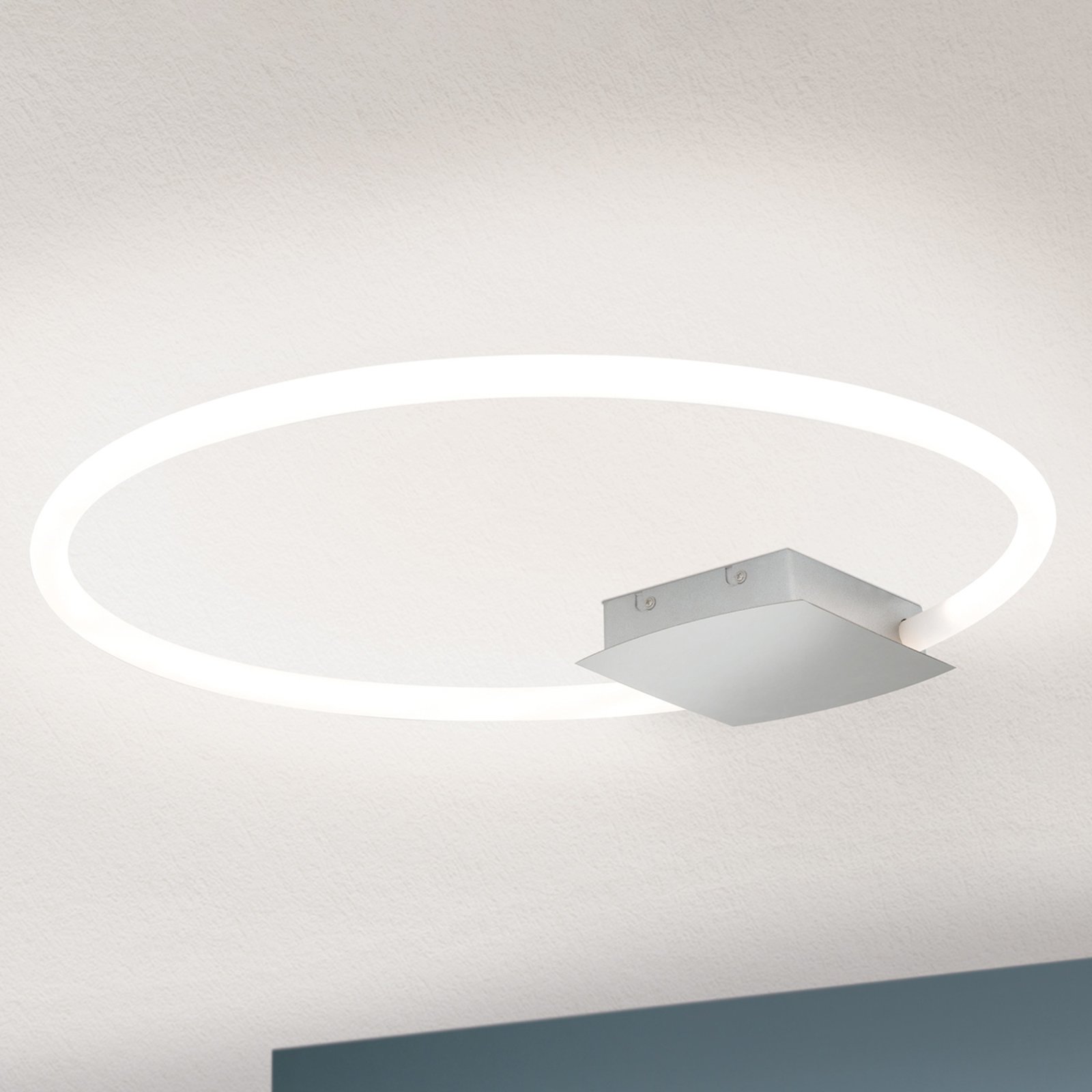 LED-taklampe Karlsson i ringform, 60 cm
