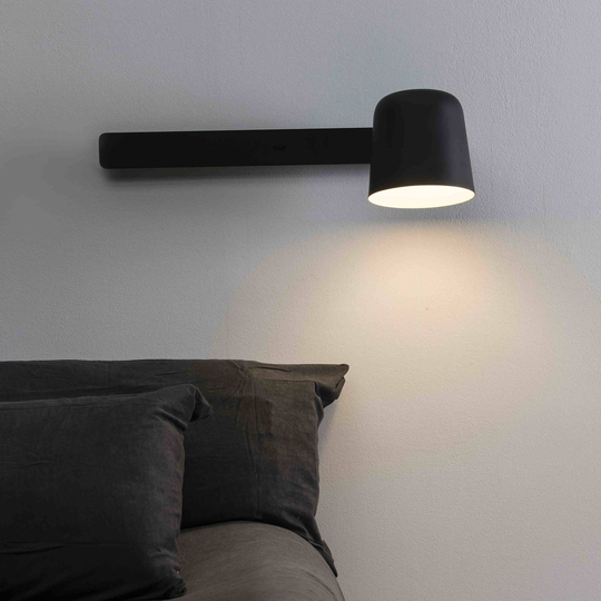 Vegglampe Tila, svingbart hode, svart