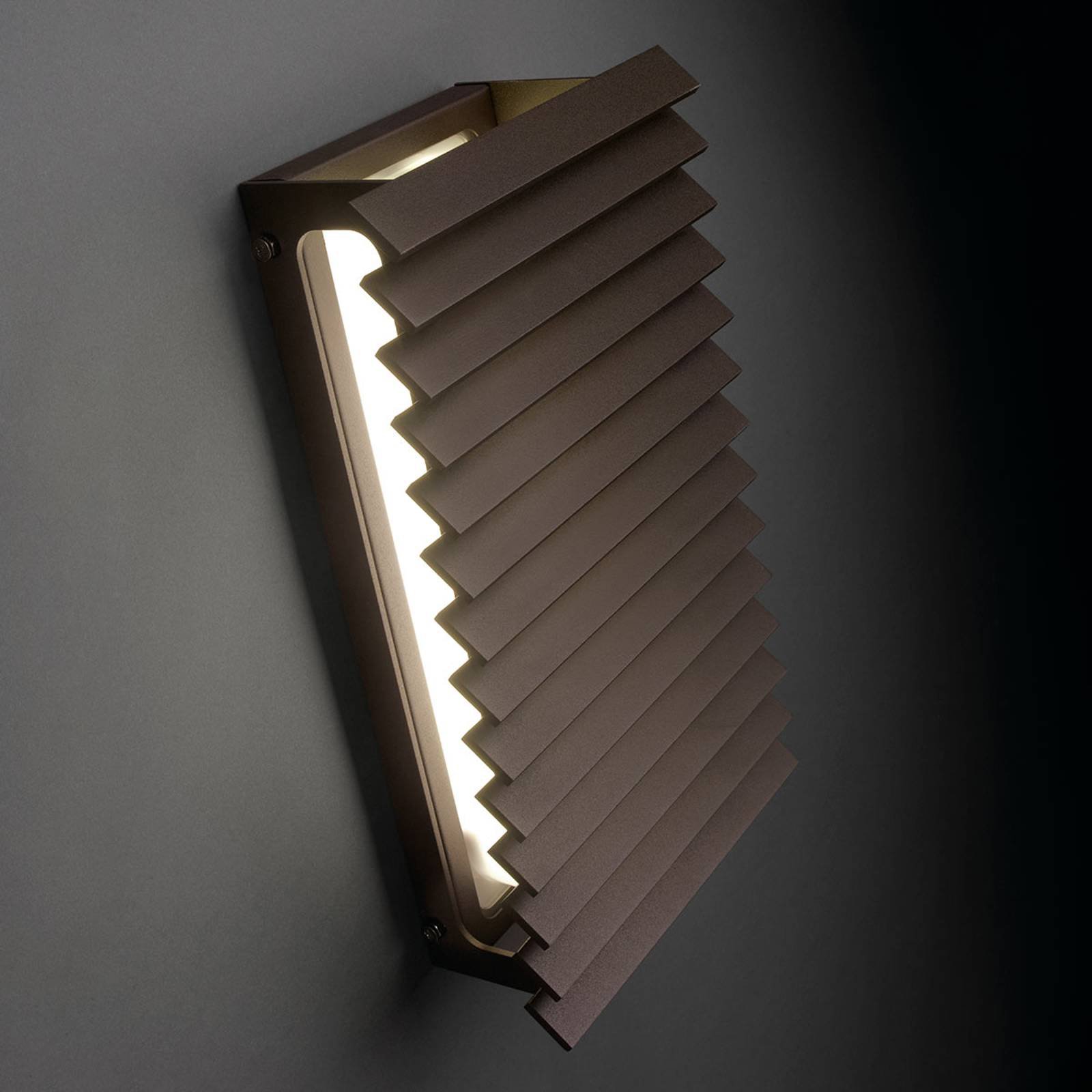 Bover Lineana V - LED-vegglampe, grafittbrunt