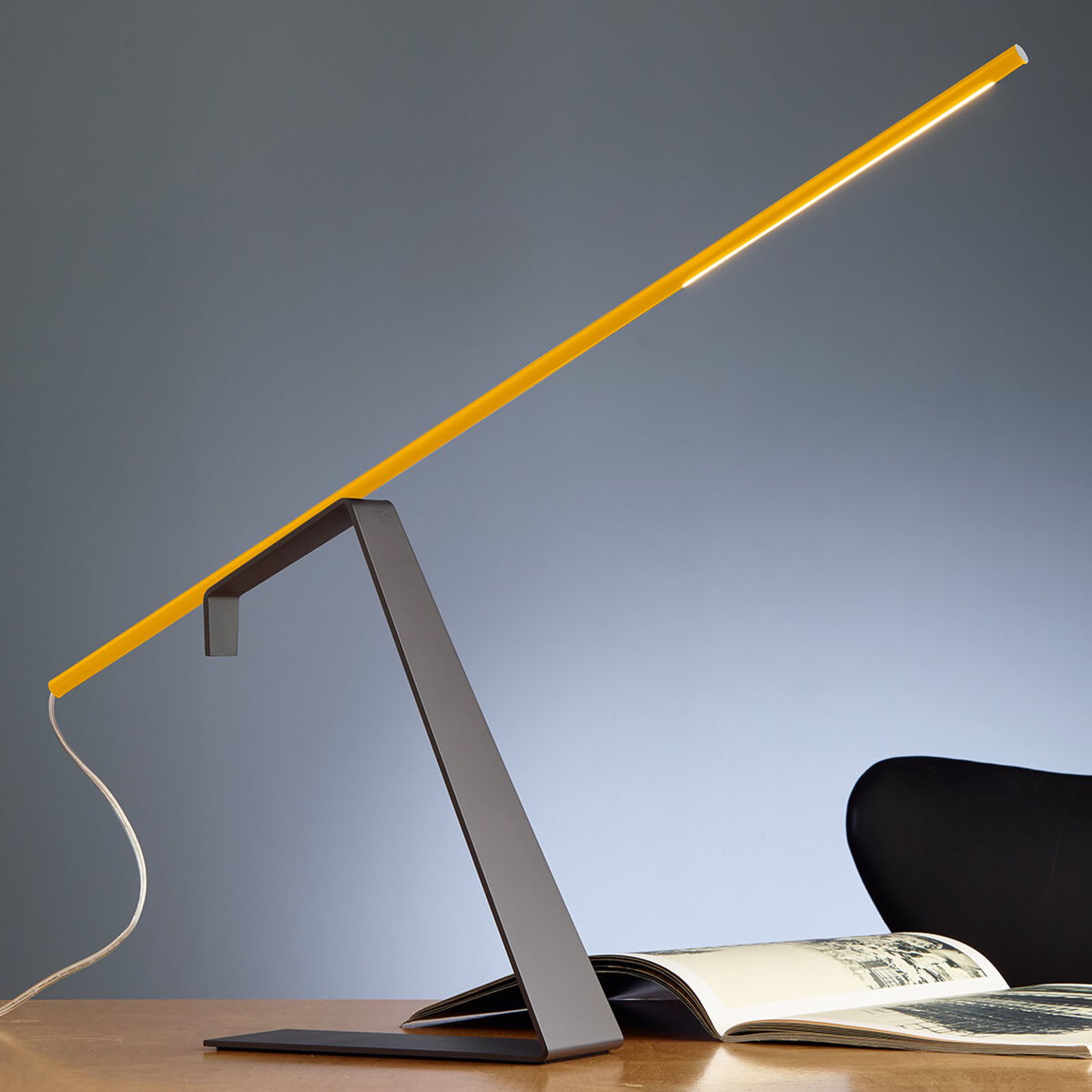 Jella gul designerskrivebordslampe med LED-lys