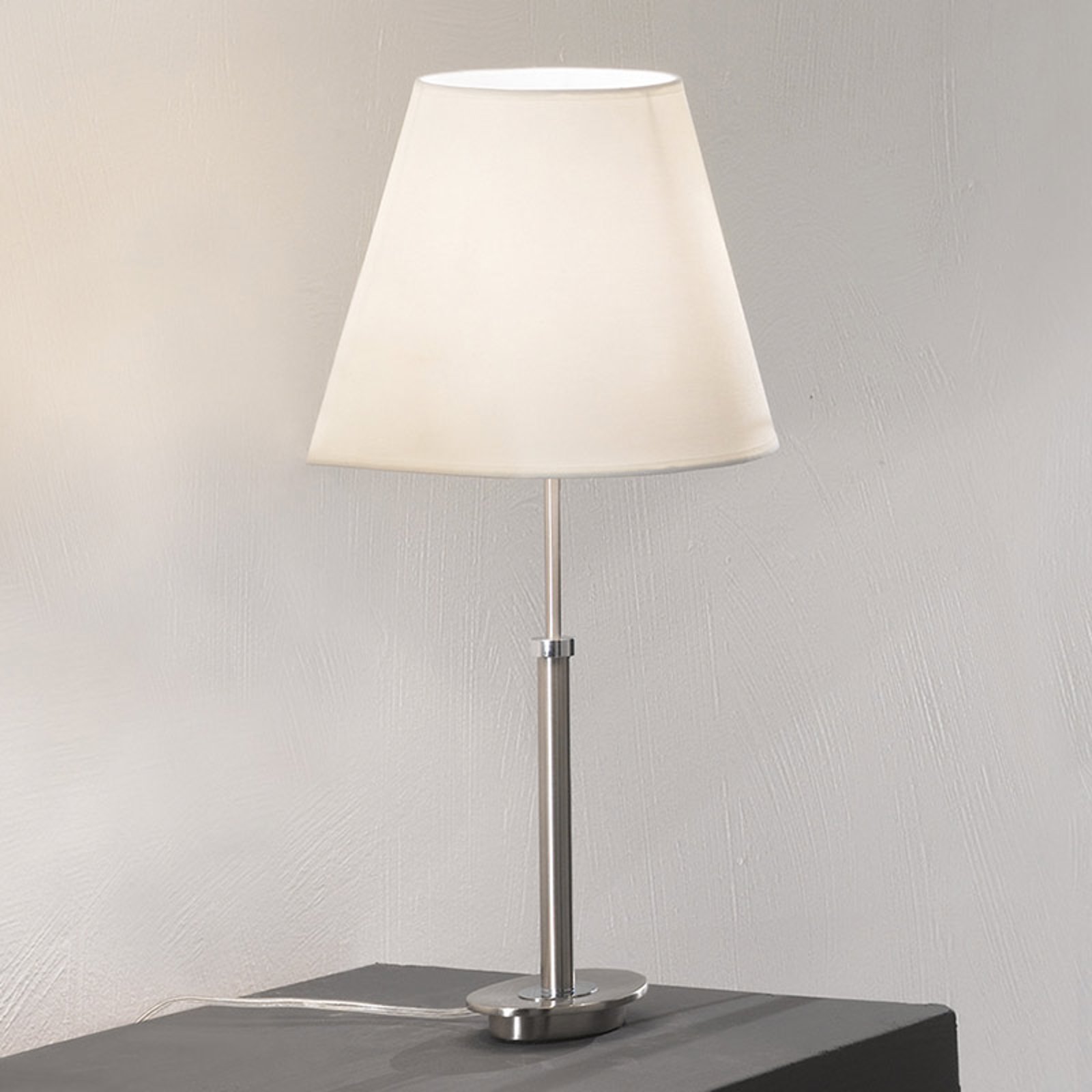 Skjerm-bordlampe Lilly i nikkel matt 26