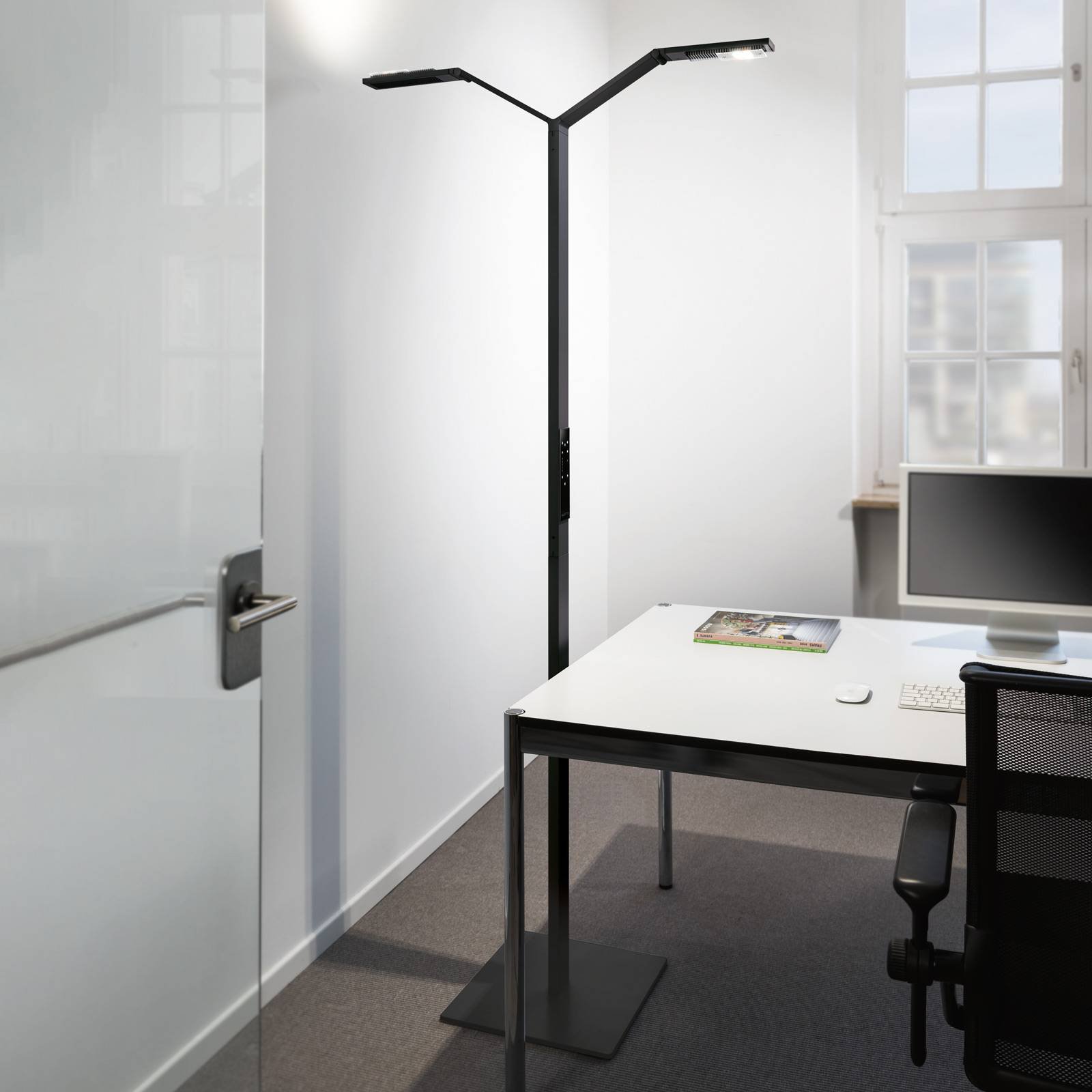 Luctra Floor Twin Linear LED-gulvlampe svart