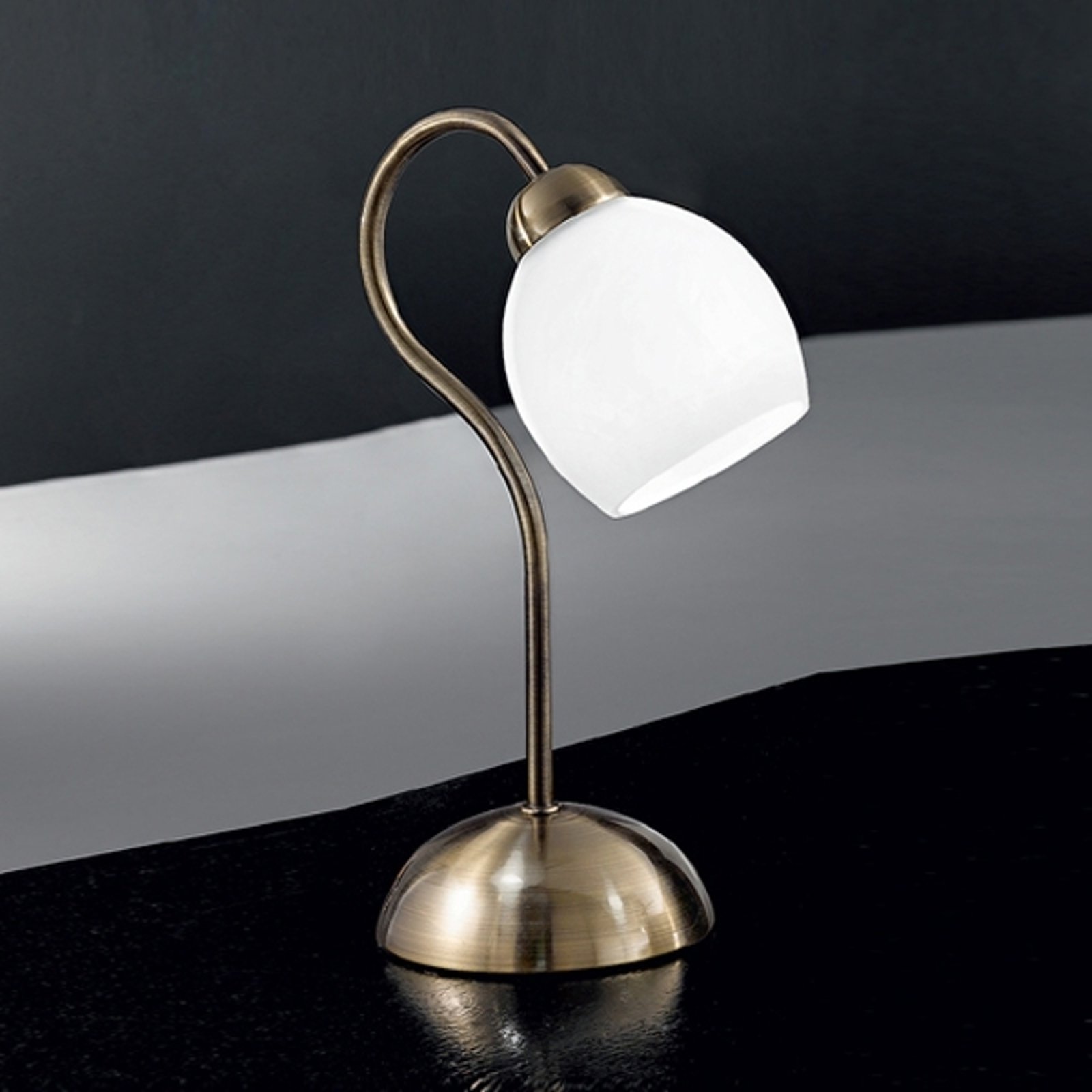 Flott Doma bordlampe i patina