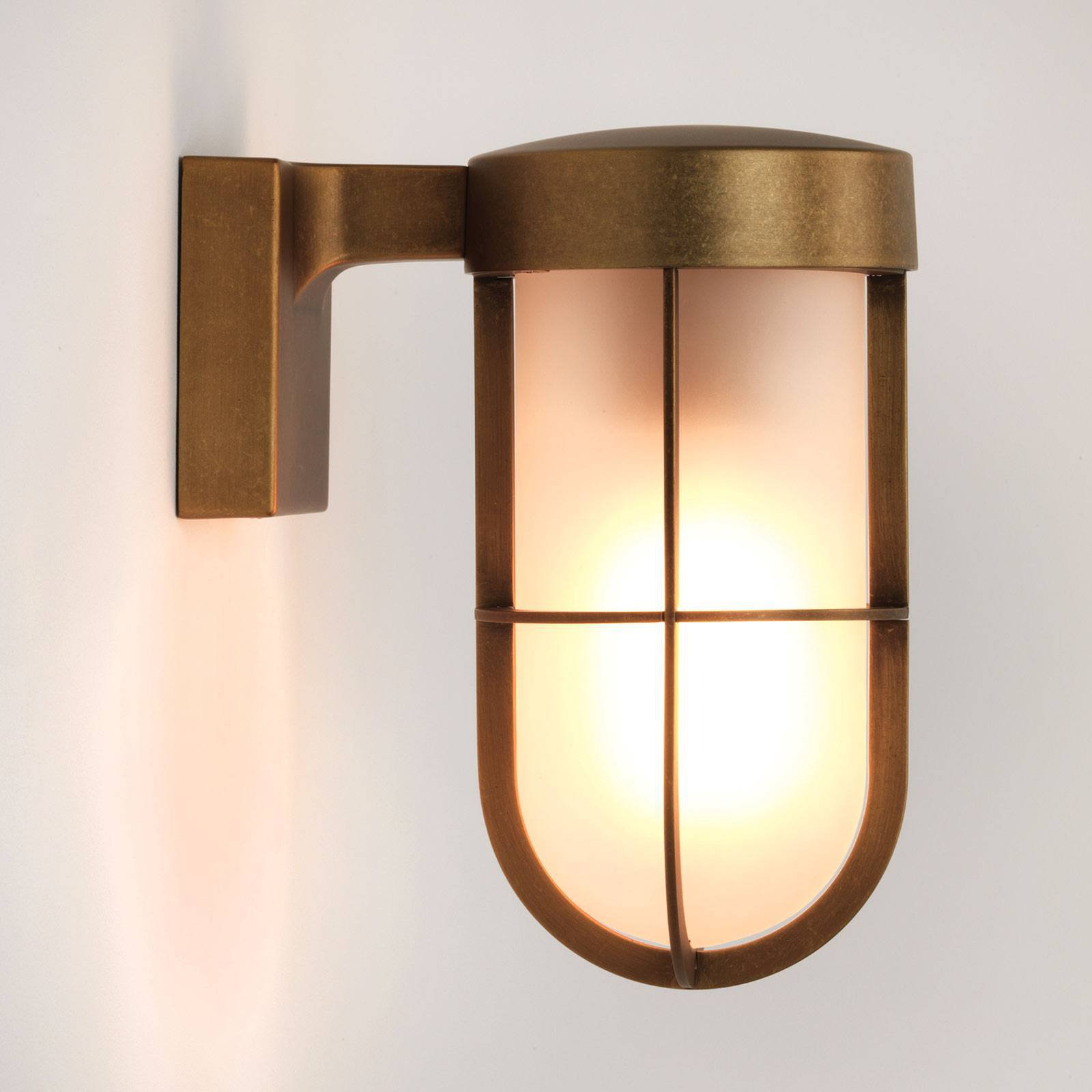 Astro Cabin Wall vegglampe, antikk messing frostet