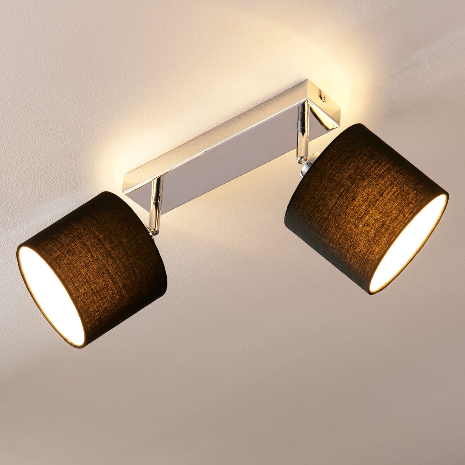 Vakker taklampe i tekstil med LED-pærer E14