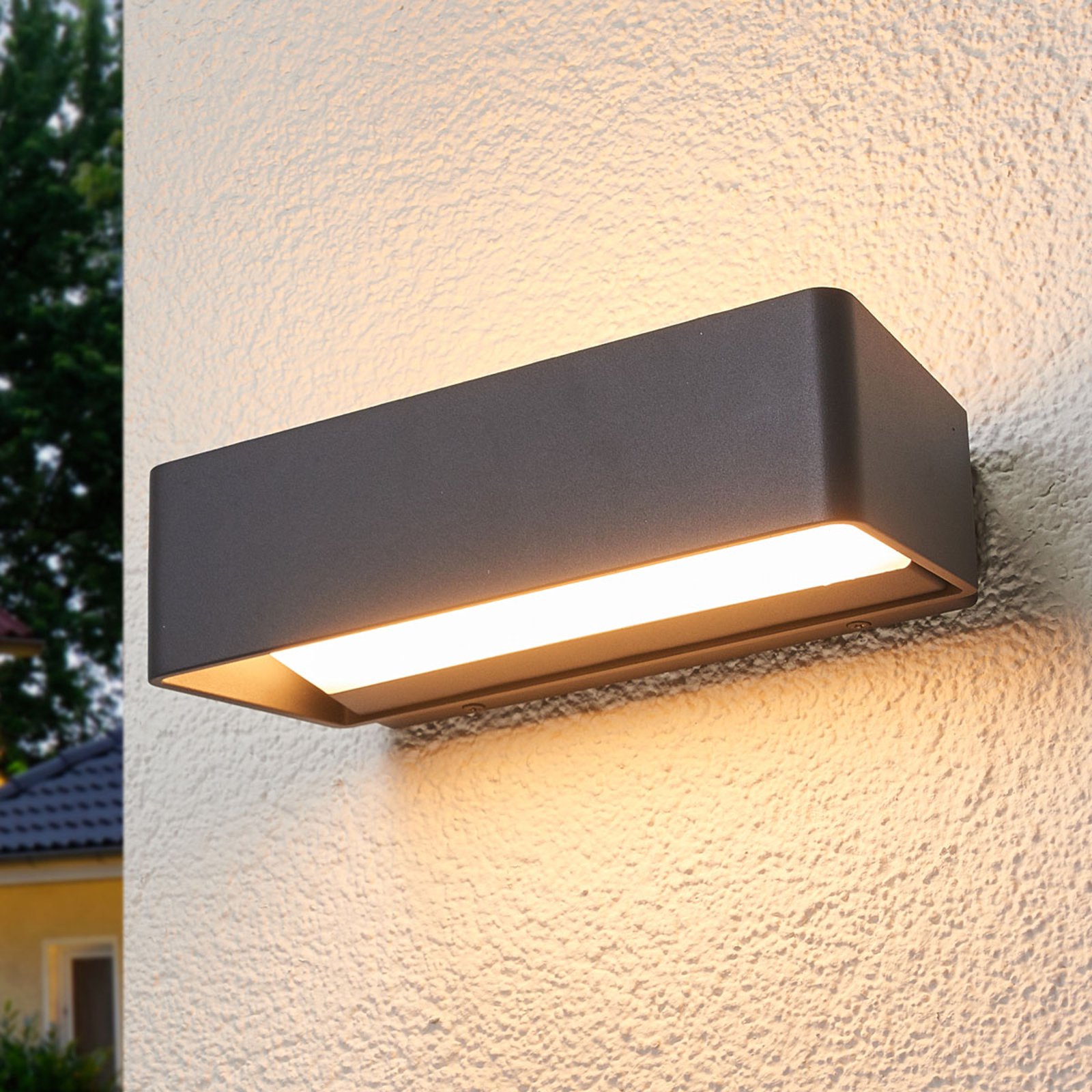 Logan - enkel LED-vegglampe til utendørs bruk IP65