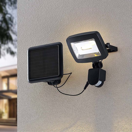 Lindby Cathal LED-solcelle-veggspot med panel
