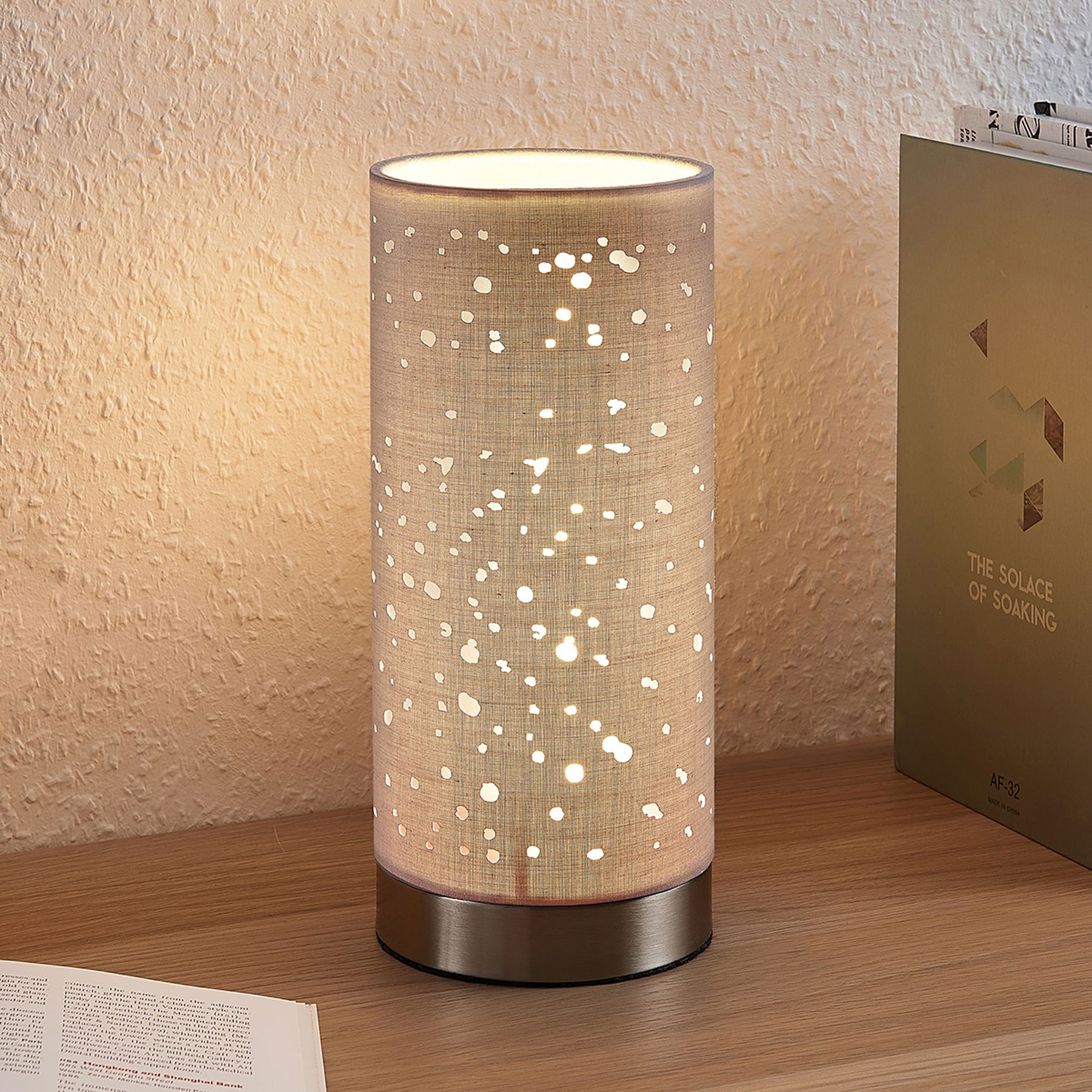 Bordlampe Umma med små utsparringer, grå