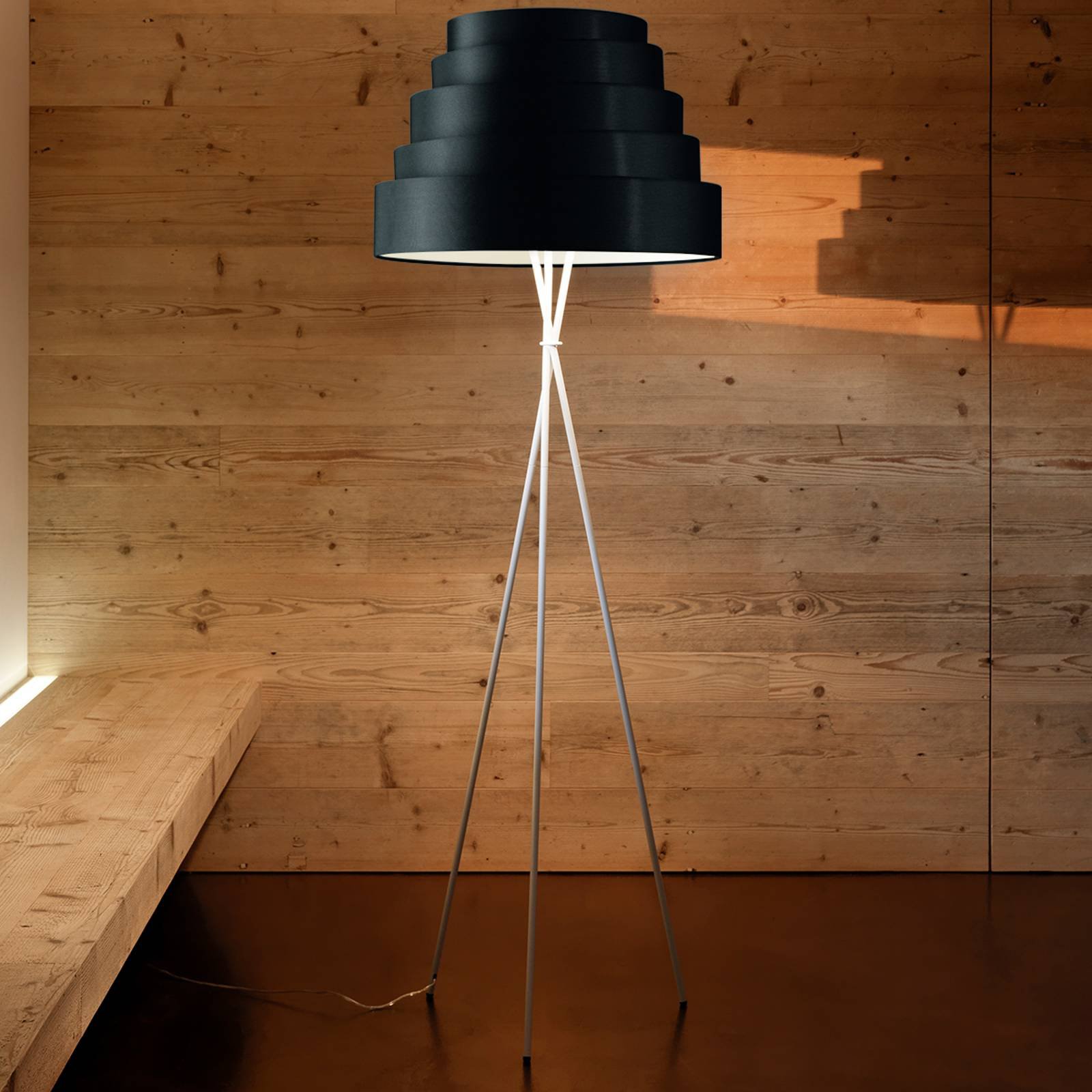 Babel - vakker stålampe på stativ, svart