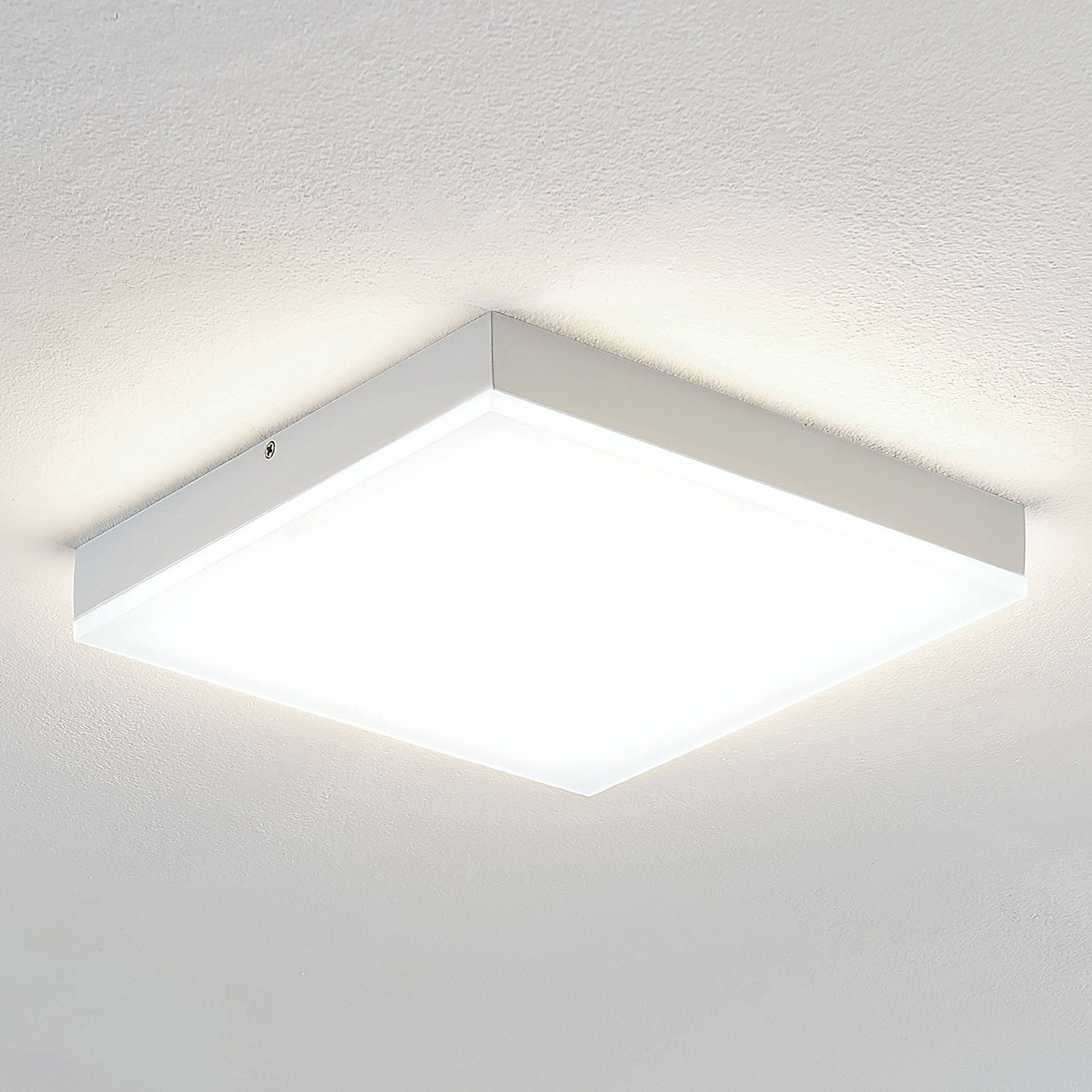 Lindby Tamito LED-taklampe, hvit, 25 cm