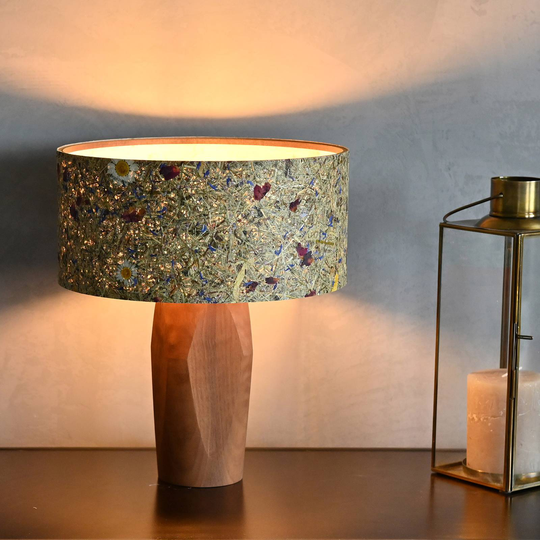 LeuchtNatur Pura LED-bordlampe valnøtt/engblomst