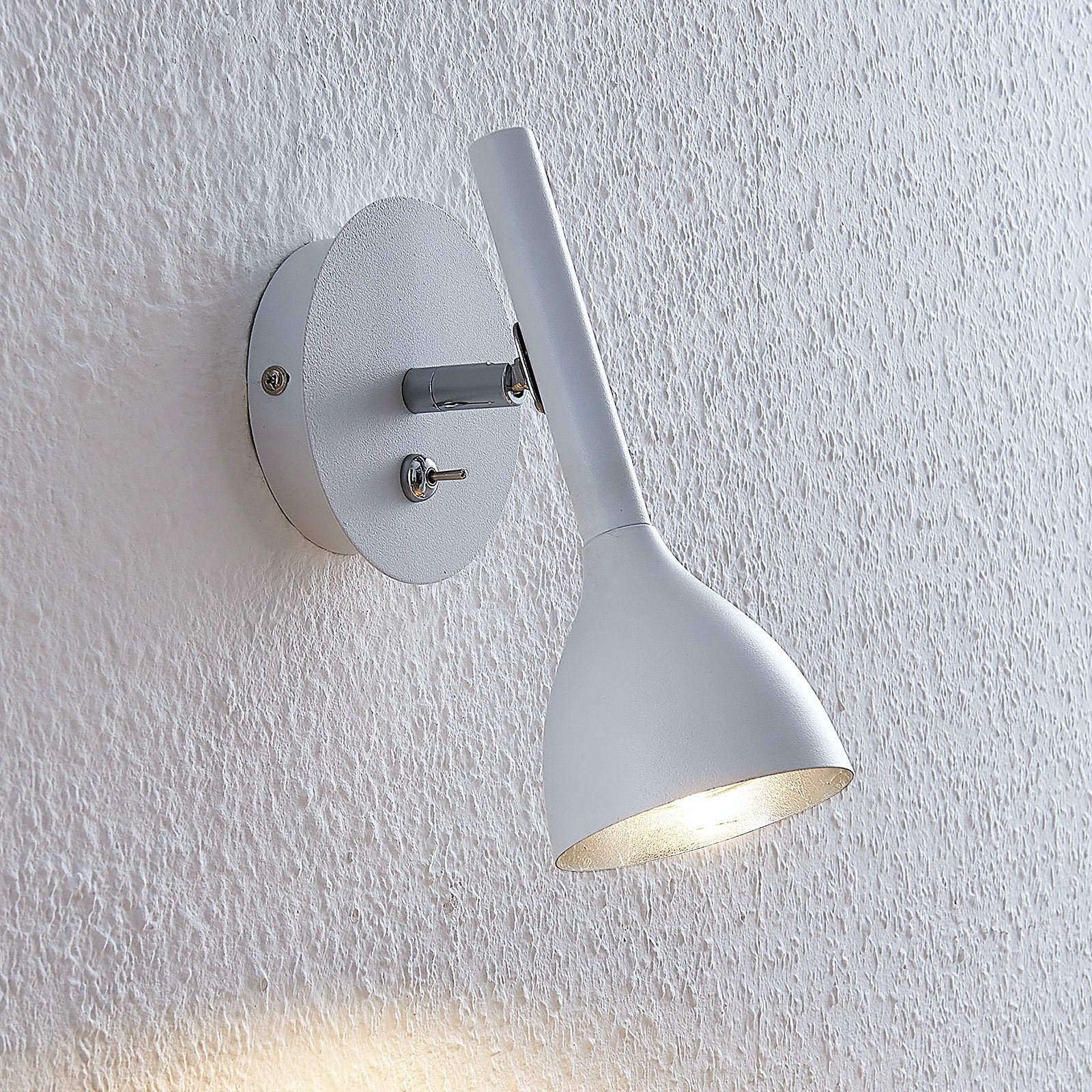 Vegglampe Nordwin i metall, hvit og sølv