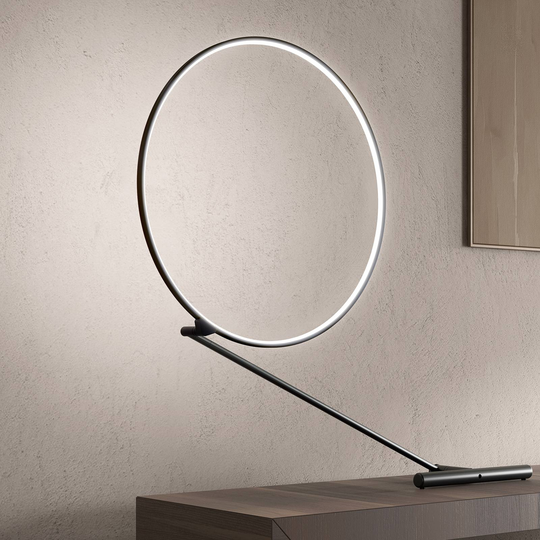 Kundalini Poise LED-bordlampe, dimbar, roterbar
