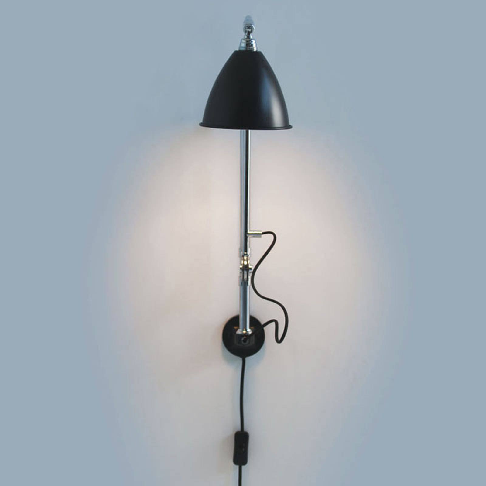 GUBI Bestlite BL5 vegglampe, krom/svart