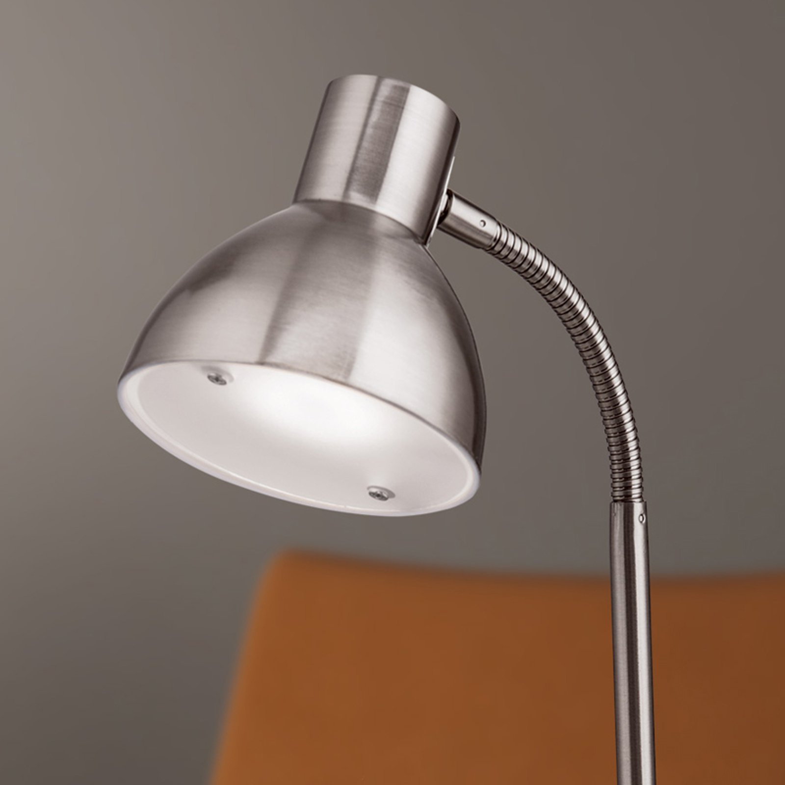 Nikkelfarget LED-skrivebordslampe Isra