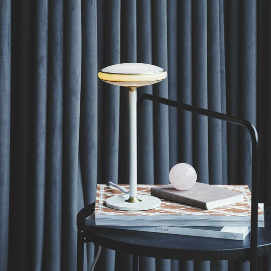 Shade ØS1 bordlampe ringer messing fot hvit Node